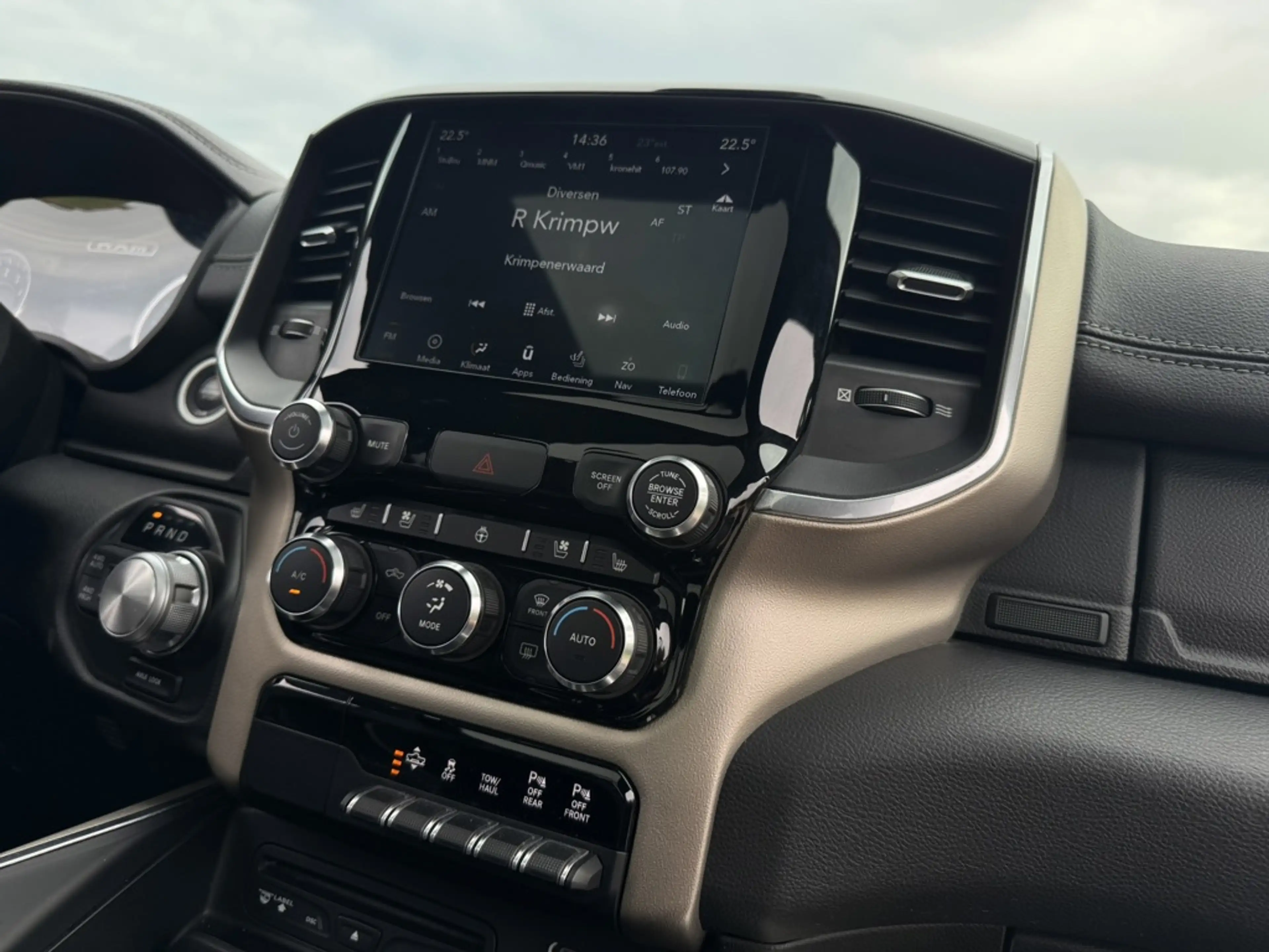 Dodge RAM 1500 LARAMIE NIGHT 5.7L V8, LAGE BIJTELLING, PANO, — photo 12