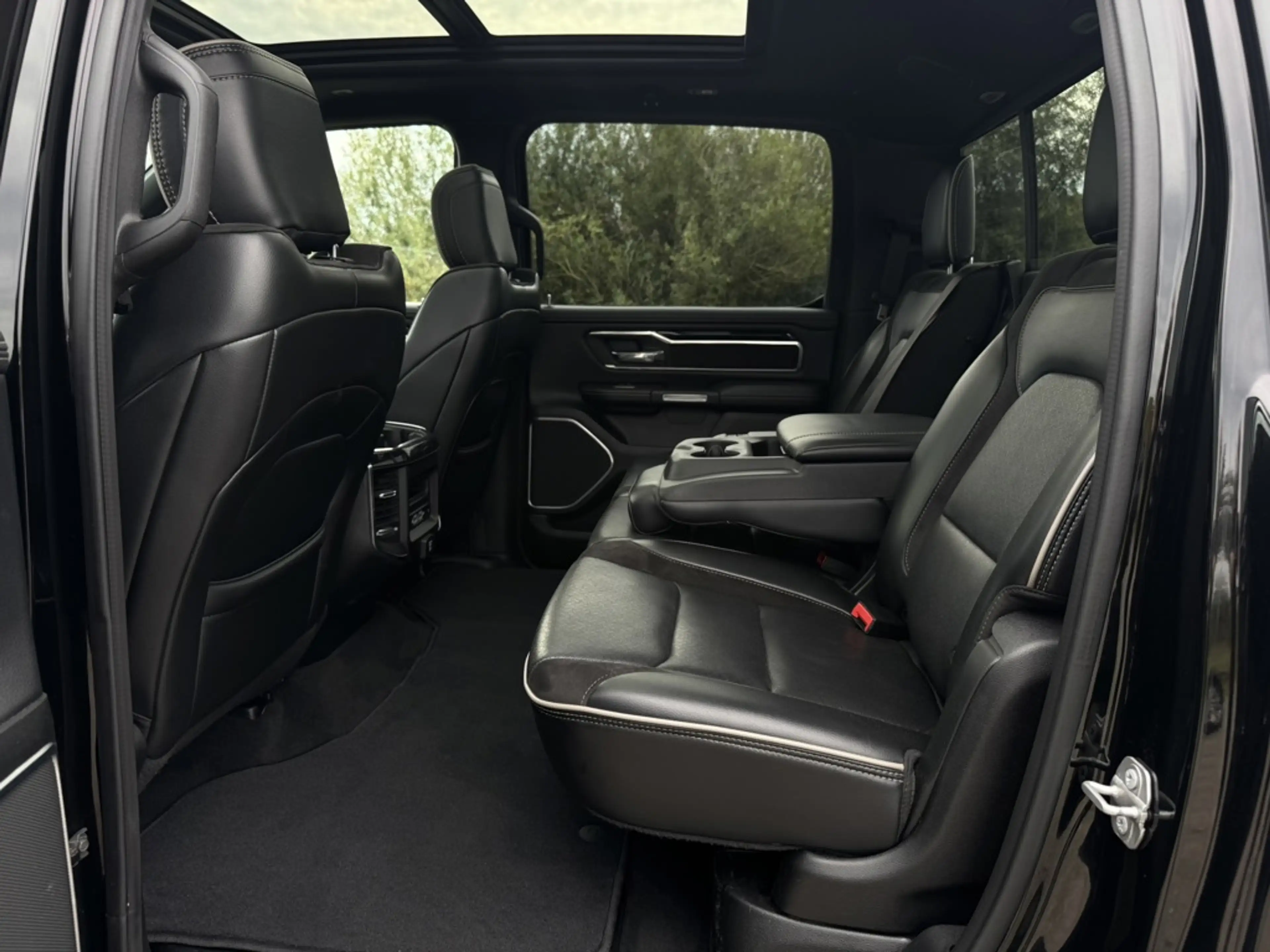 Dodge RAM 1500 LARAMIE NIGHT 5.7L V8, LAGE BIJTELLING, PANO, — photo 9
