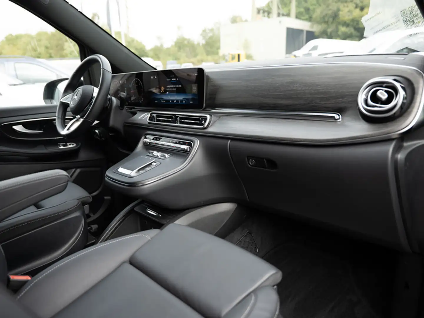 Mercedes-Benz V 220 AVANTGARDE L+MULTIBEAM+DISTR+AHK2,5+6SITZE Black - 2