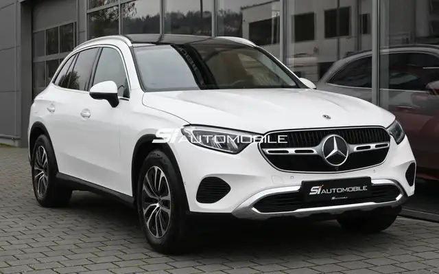 Mercedes-Benz 220 view 7