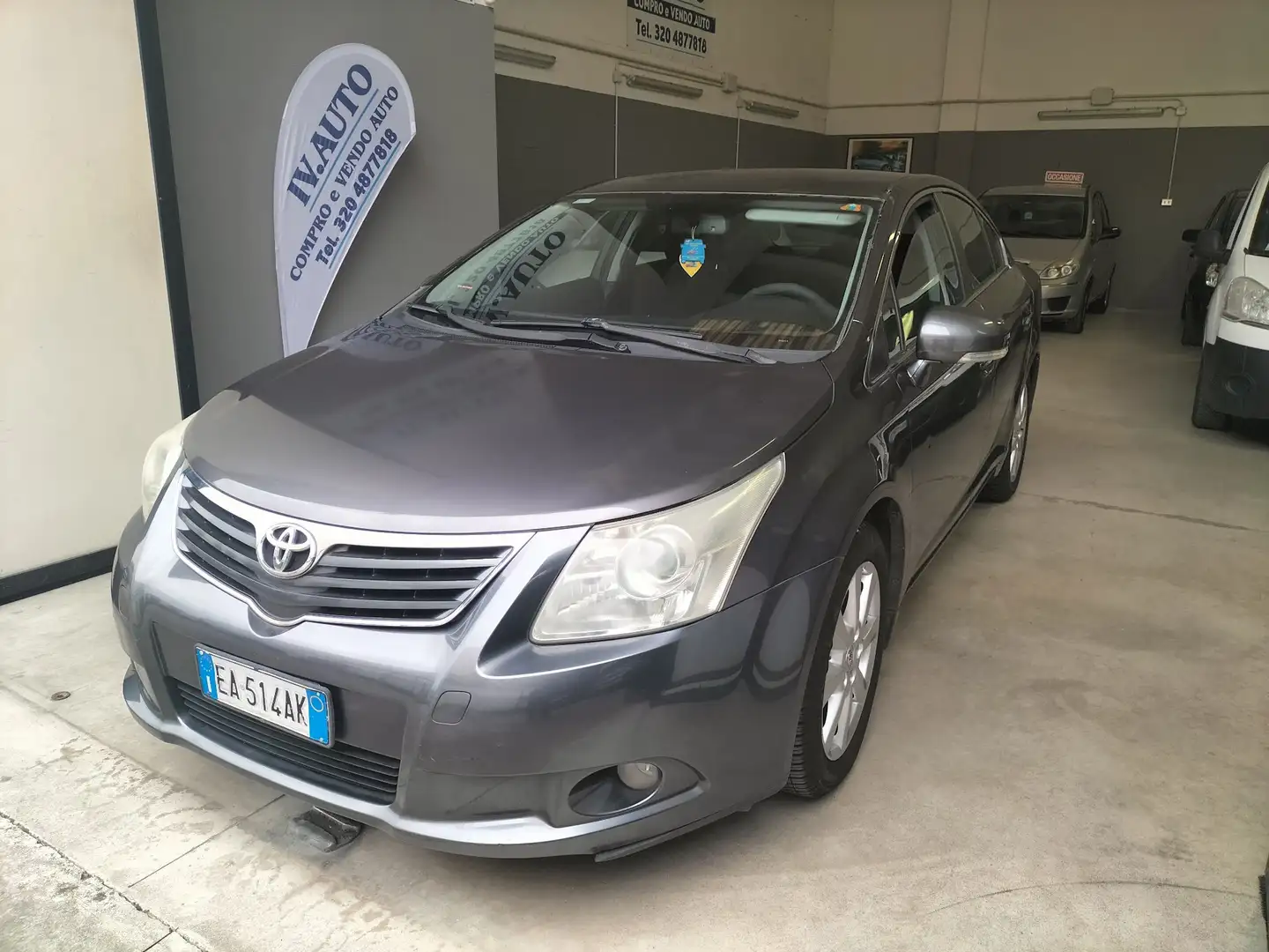 Toyota Avensis 1.6 benzina km 131000 Grigio - 1