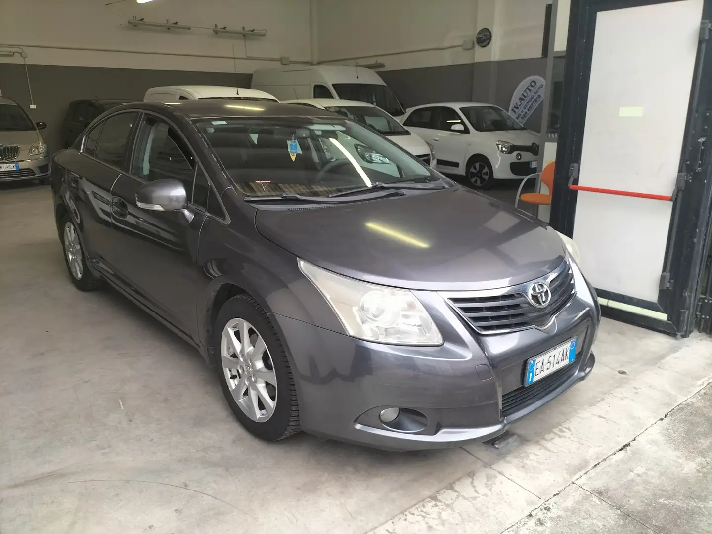 Toyota Avensis 1.6 benzina km 131000 Grigio - 2