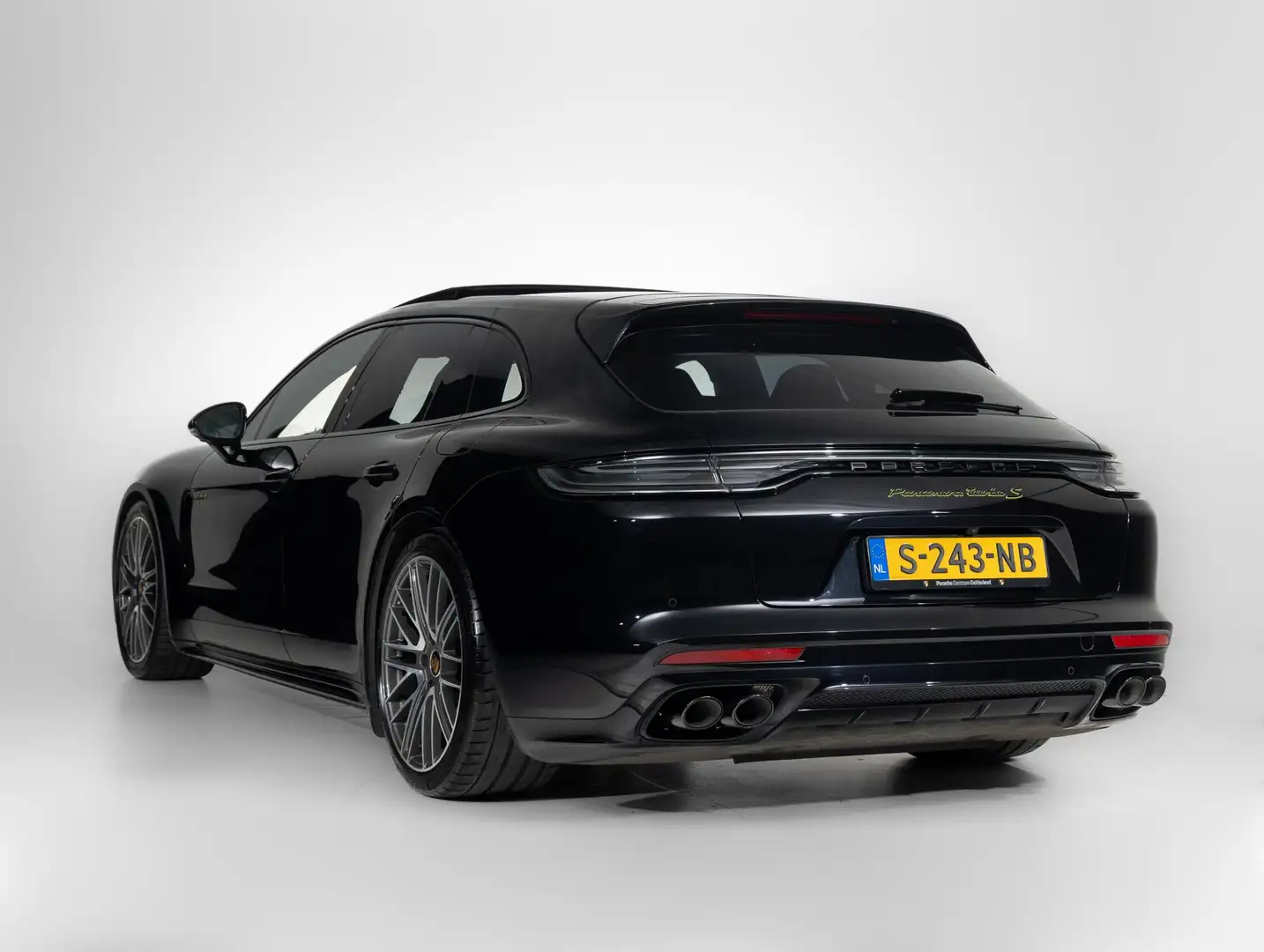 Porsche Panamera Turbo S E-Hybrid Sport Turismo Schwarz - 2