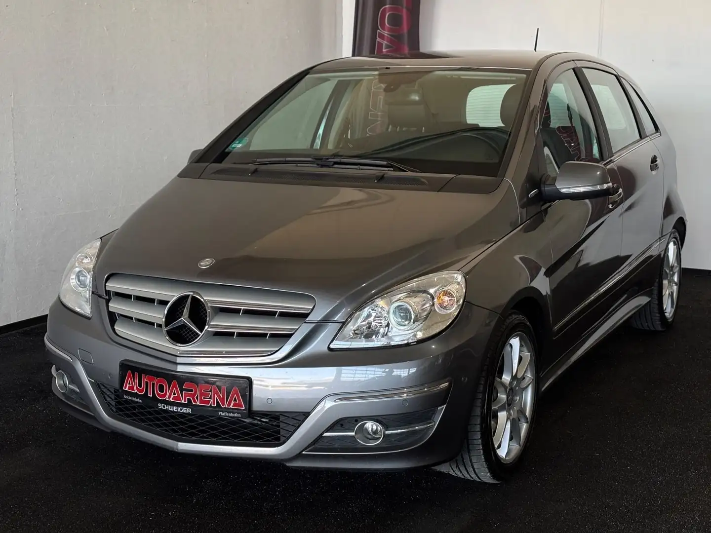 Mercedes-Benz B 180 |SHZ|KLIMA|AHK|TEILLEDER|TÜVNEU|116Tkm. Šedá - 2