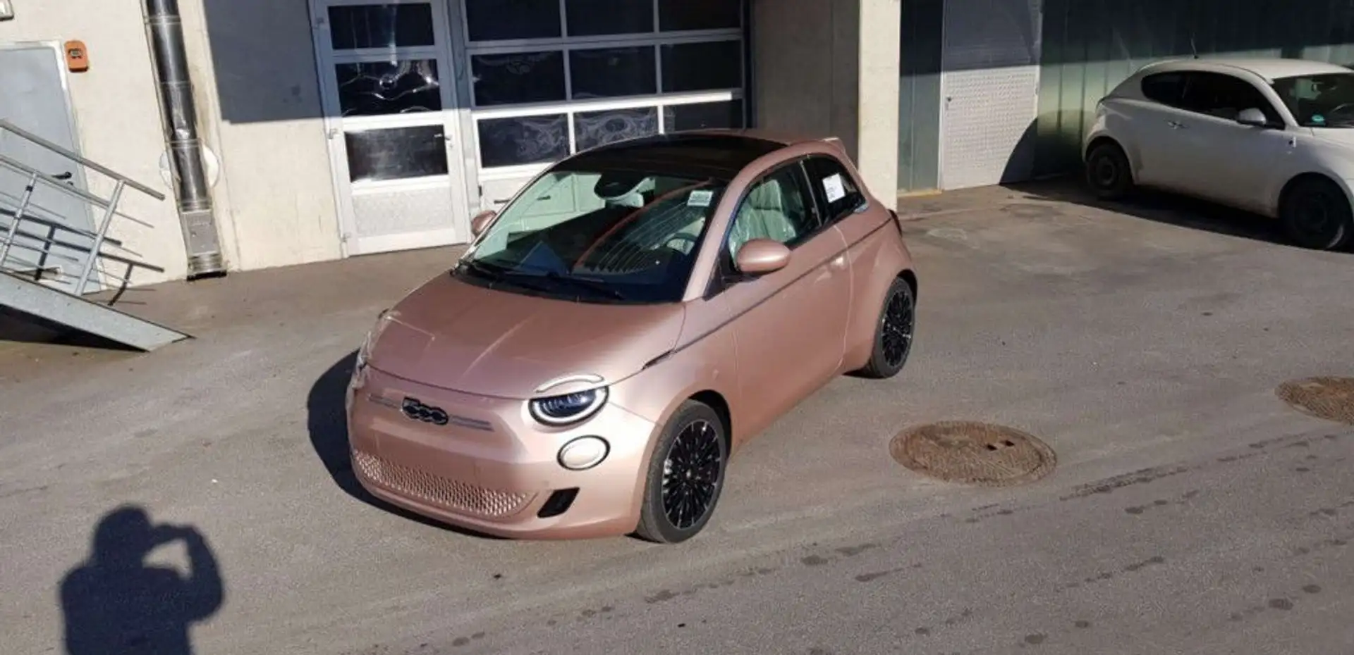 Fiat 500 BEV HATCHBACK LA PRIMA 42KWh Goud - 1