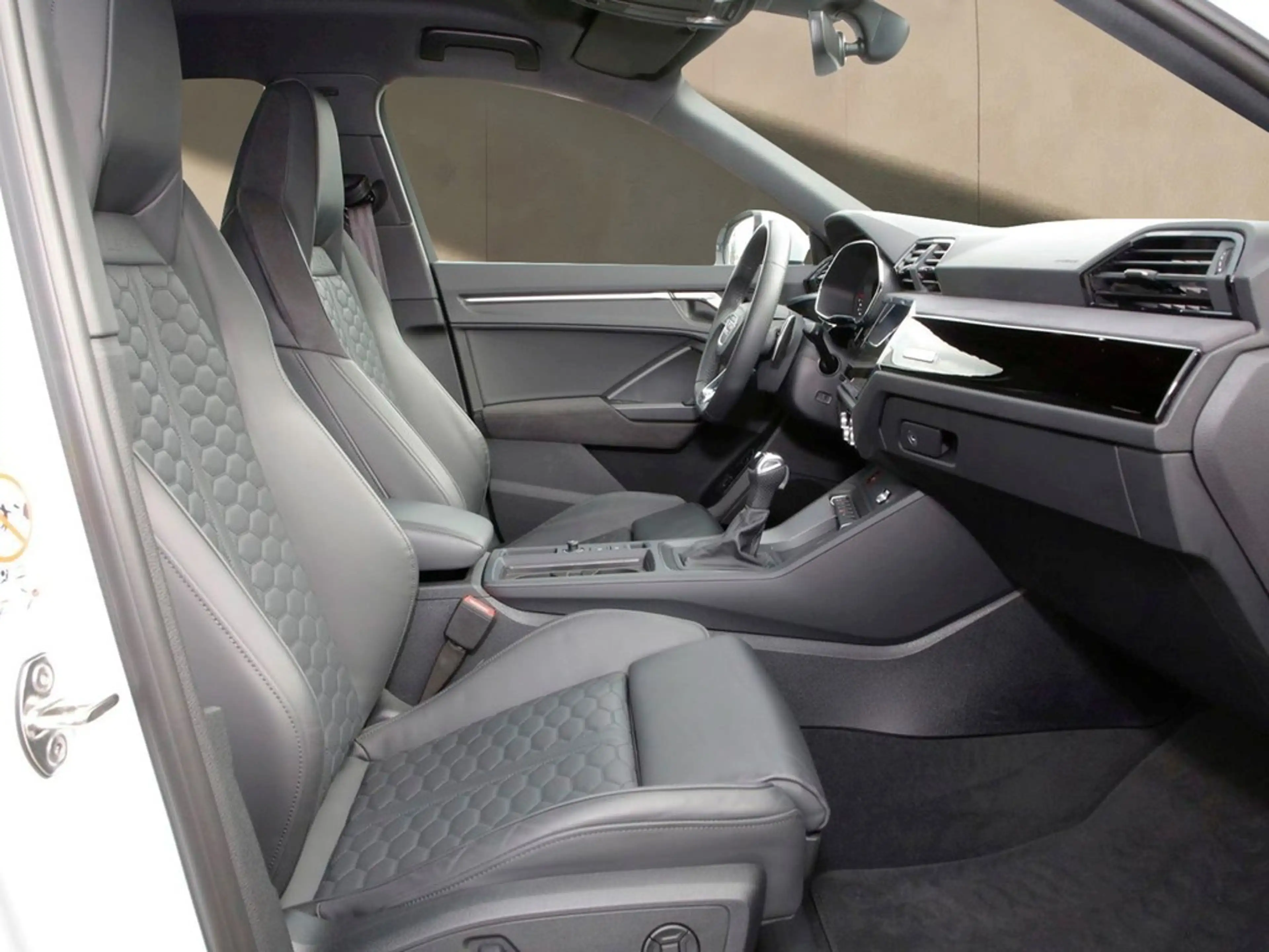 Audi RS Q3 2.5 TFSI Q 21"|LEDER|MATRIX|360°| — photo 10