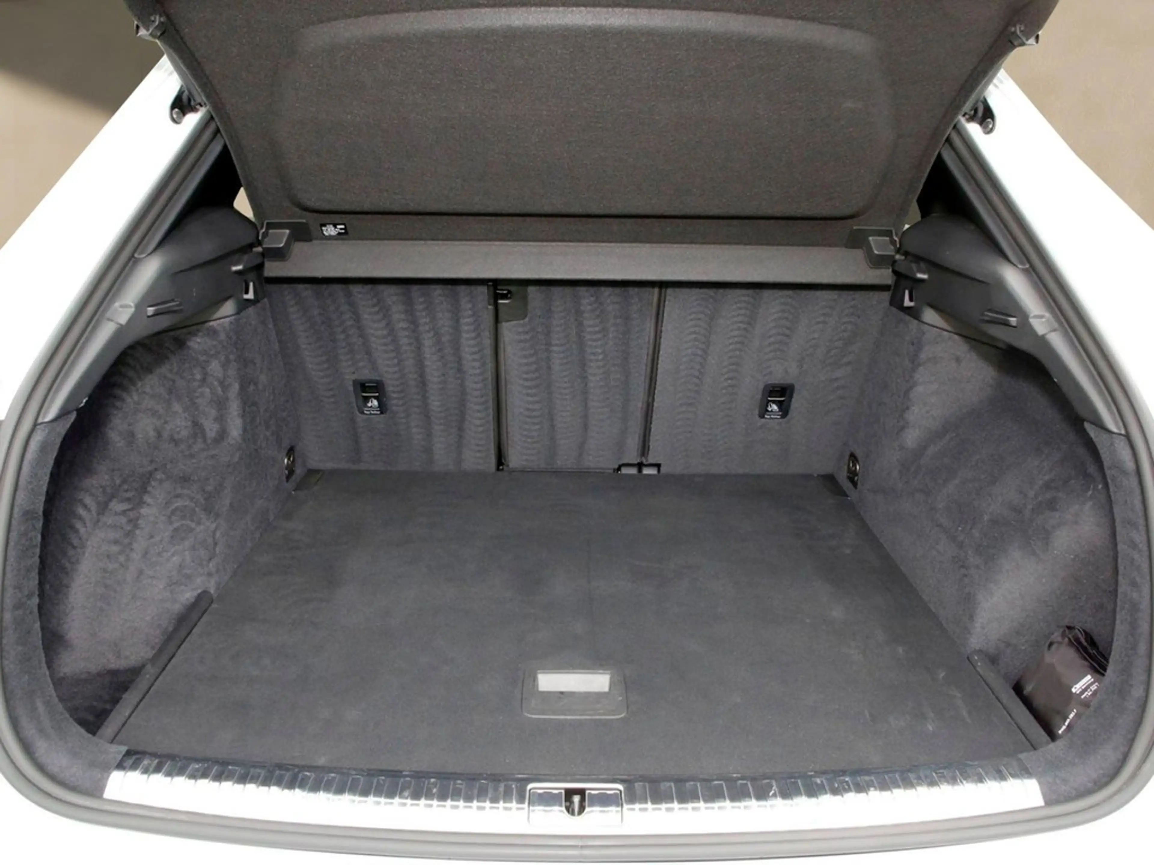 Audi RS Q3 2.5 TFSI Q 21"|LEDER|MATRIX|360°| — photo 11