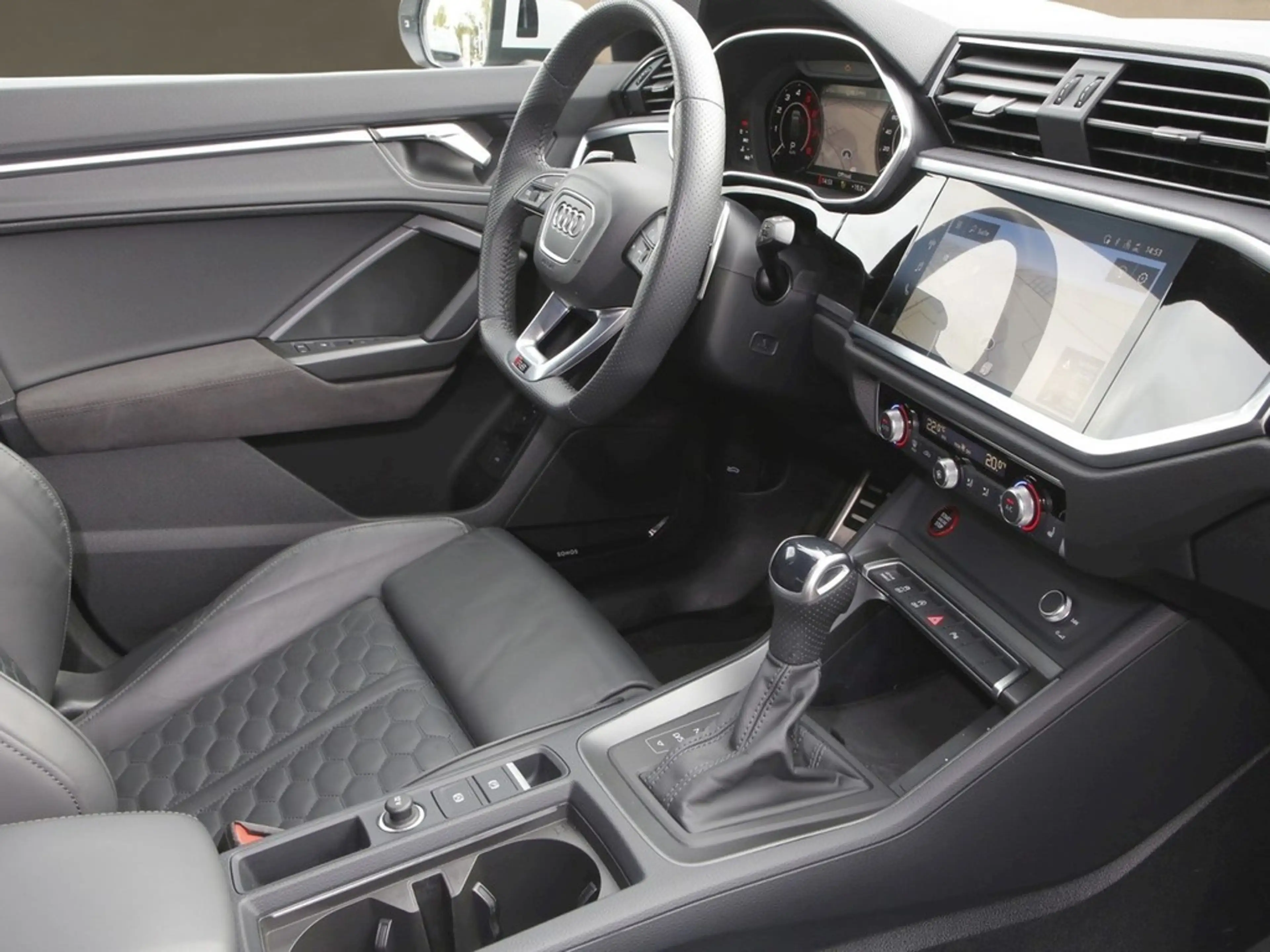 Audi RS Q3 2.5 TFSI Q 21"|LEDER|MATRIX|360°| — photo 14