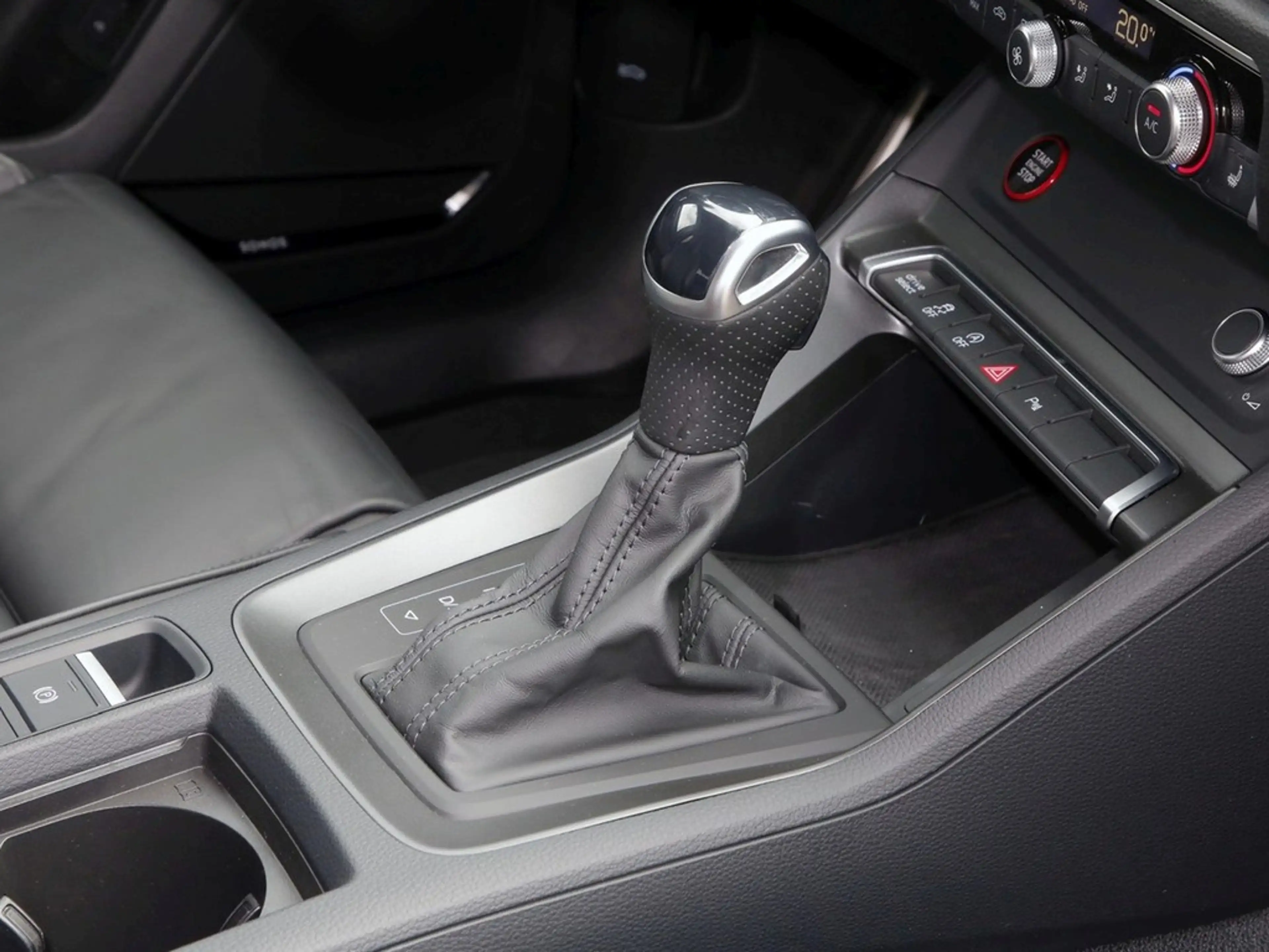 Audi RS Q3 2.5 TFSI Q 21"|LEDER|MATRIX|360°| — photo 15