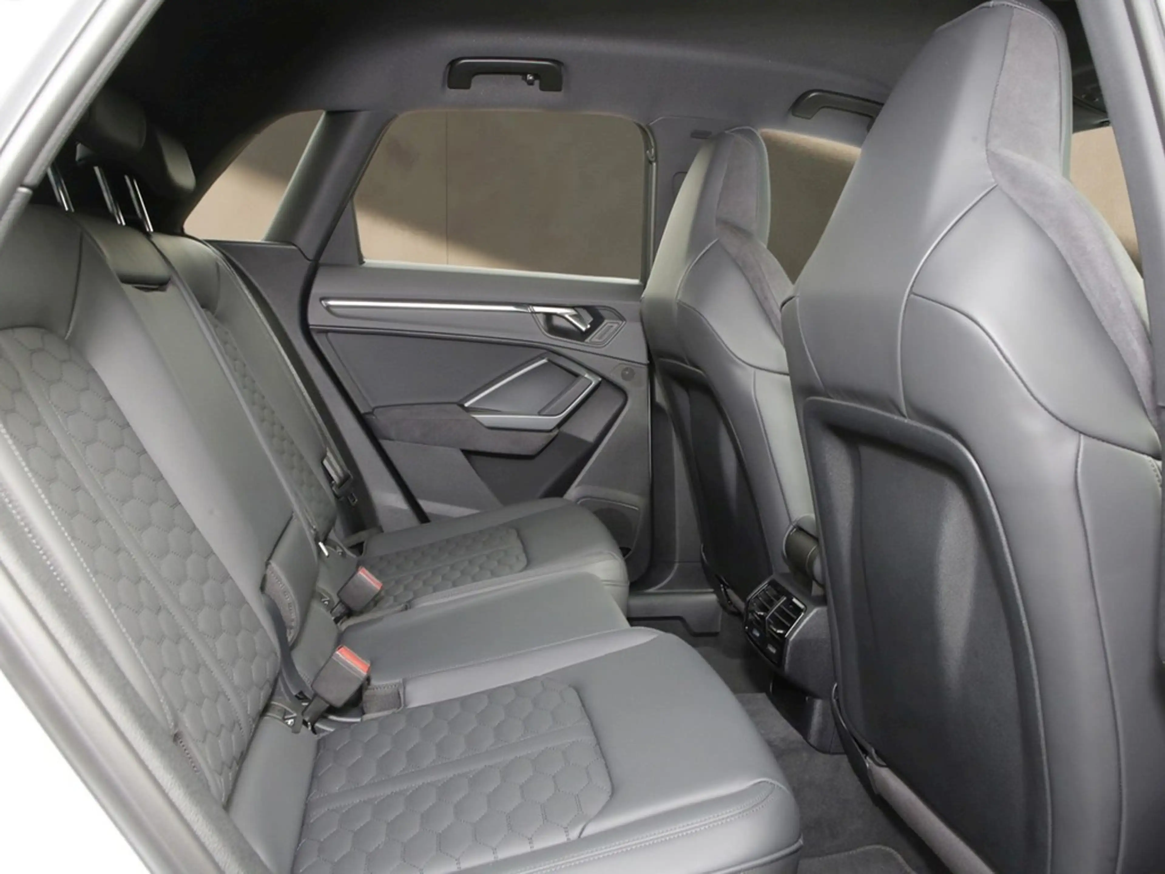 Audi RS Q3 2.5 TFSI Q 21"|LEDER|MATRIX|360°| — photo 9
