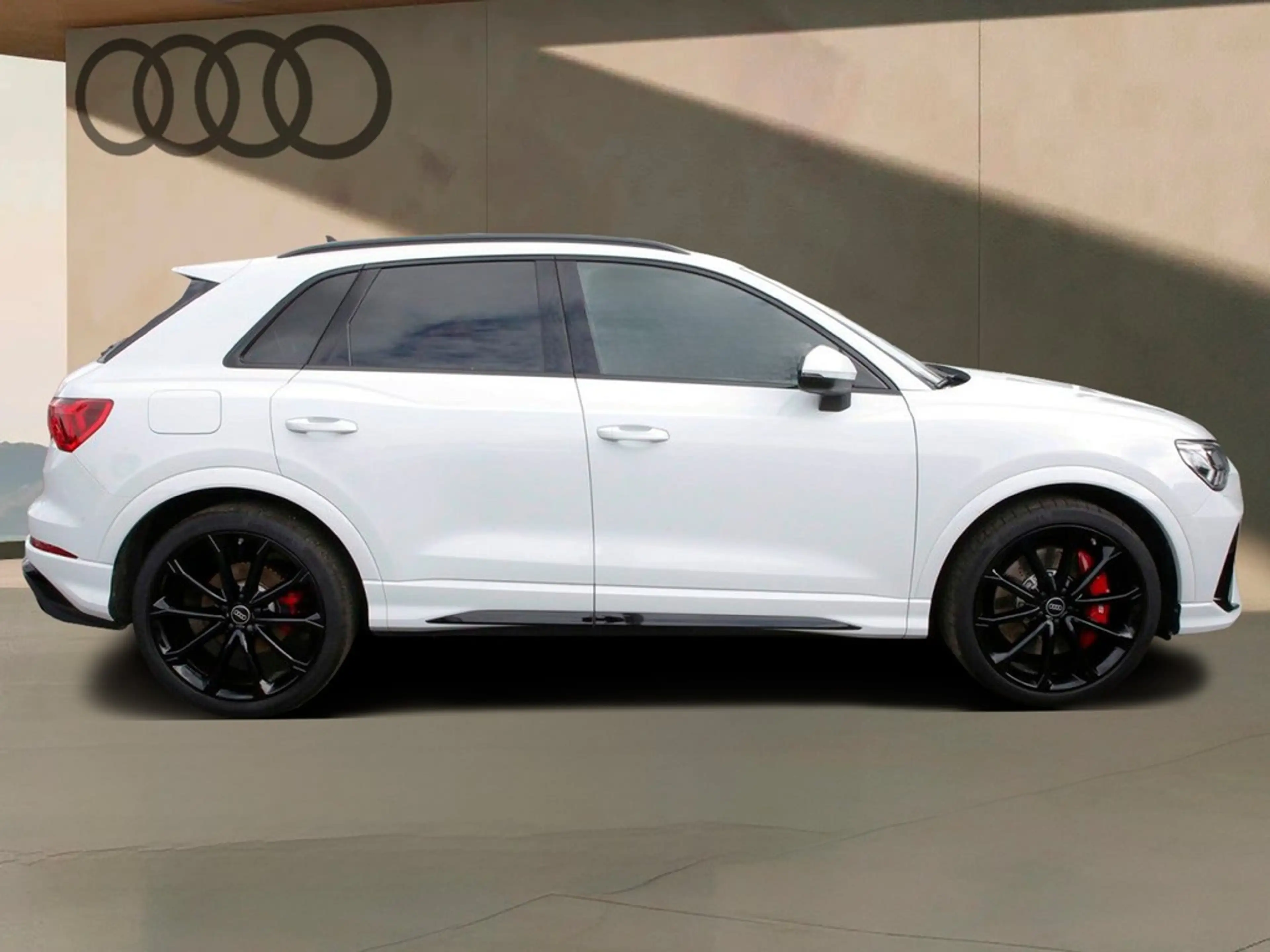 Audi RS Q3 2.5 TFSI Q 21"|LEDER|MATRIX|360°| — photo 4