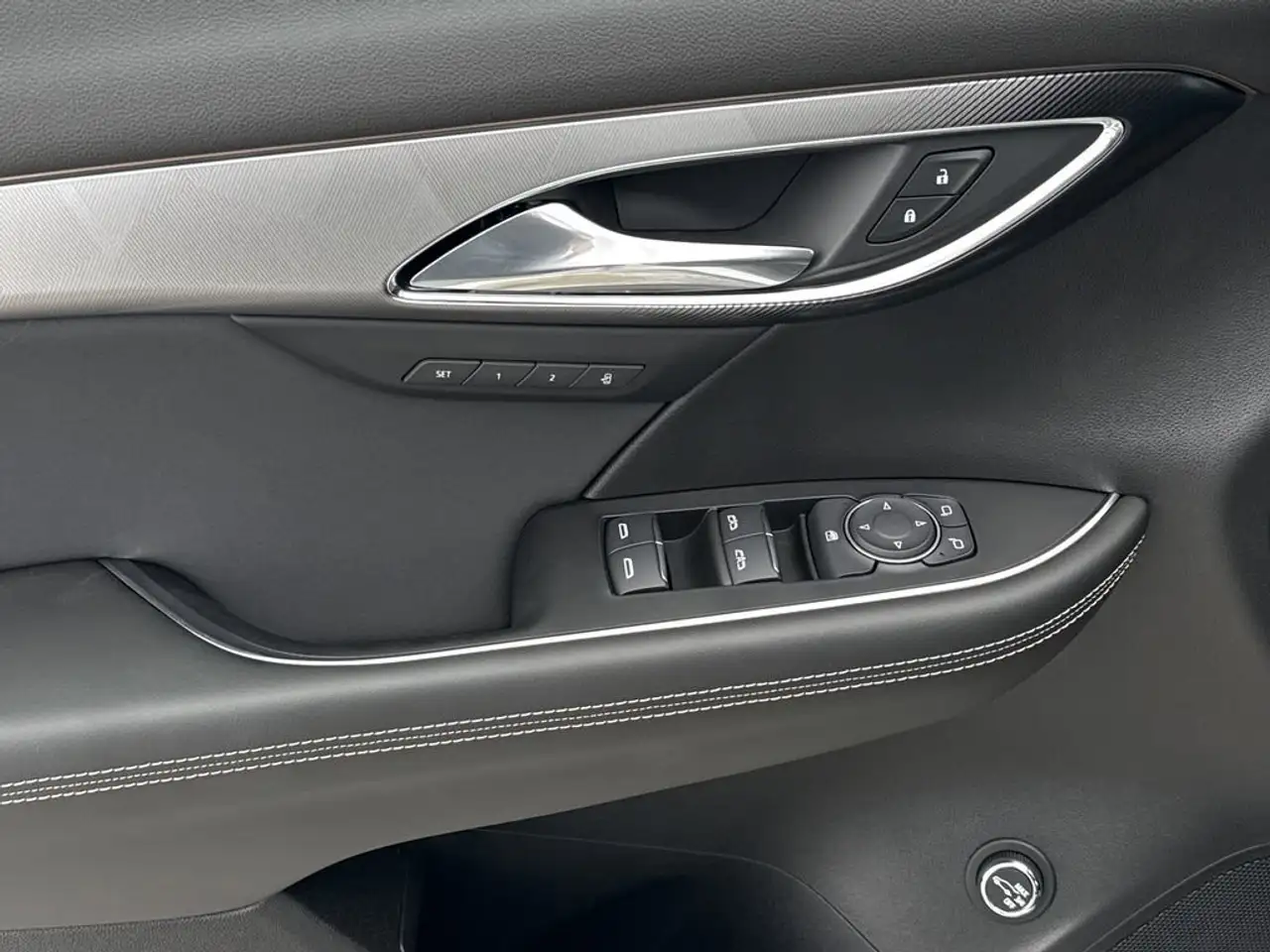 Buick Envision photo Buick Envision
