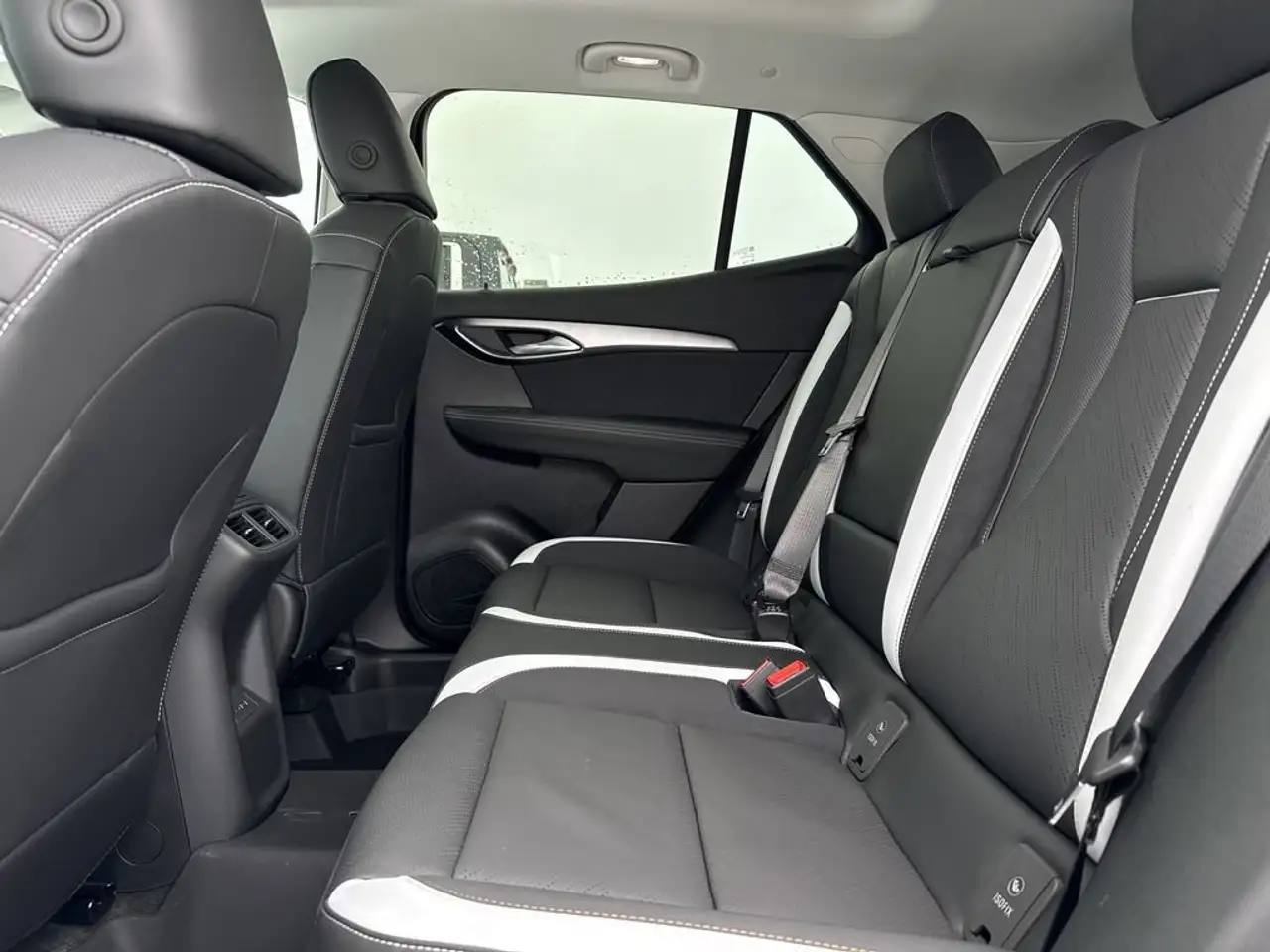 Buick Envision photo Buick Envision