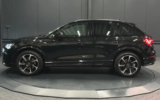 Audi Q3 view 2
