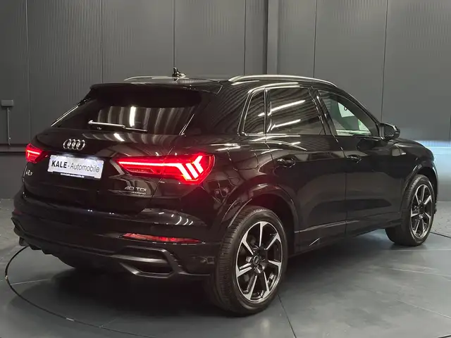 Audi Q3 view 5