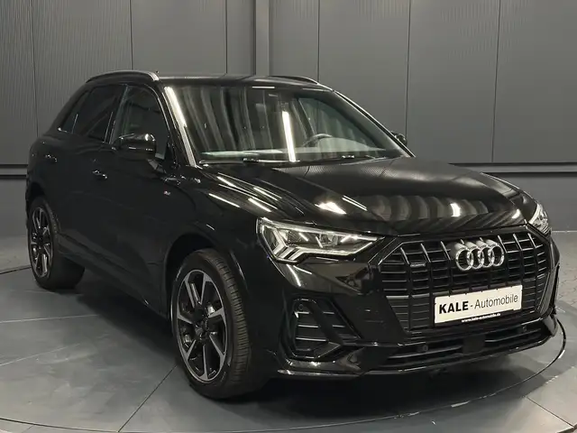 Audi Q3 view 7