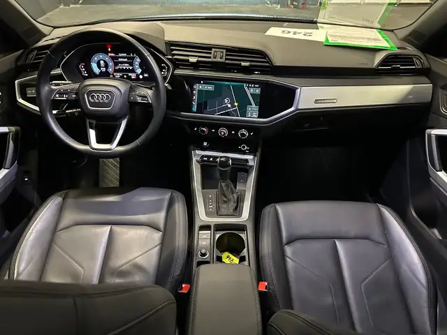 Audi Q3 view 12