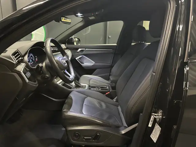 Audi Q3 view 14