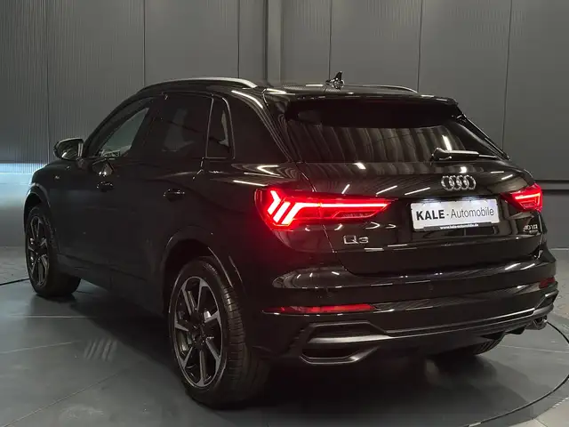 Audi Q3 view 3