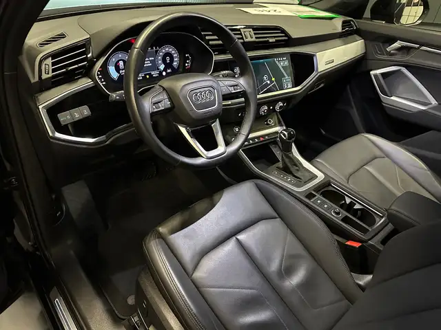Audi Q3 view 15