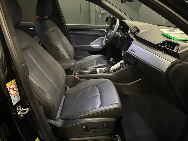 Audi Q3 view 10