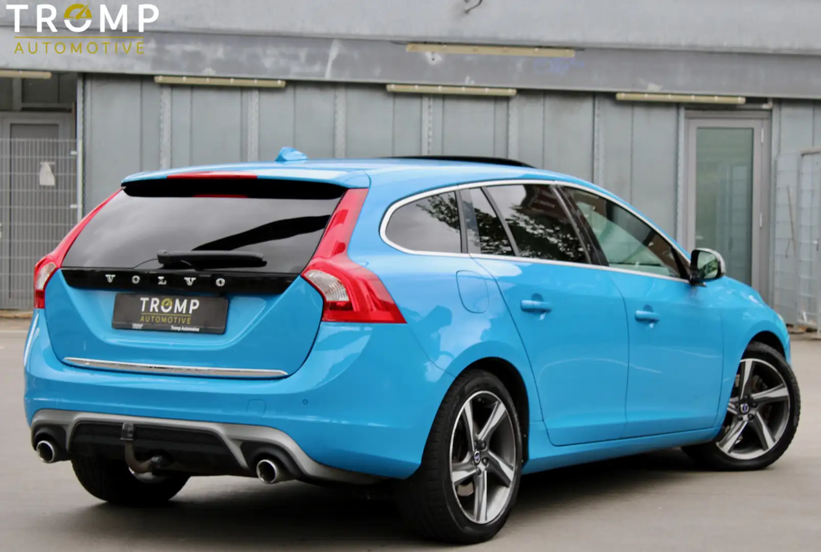Volvo V60 2.4 D6 AWD Plug-In Hybrid R-Design Bleu - 2