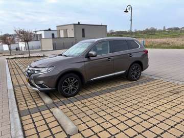 Outlander 2.2 DI-D 4WD Aut. Edition