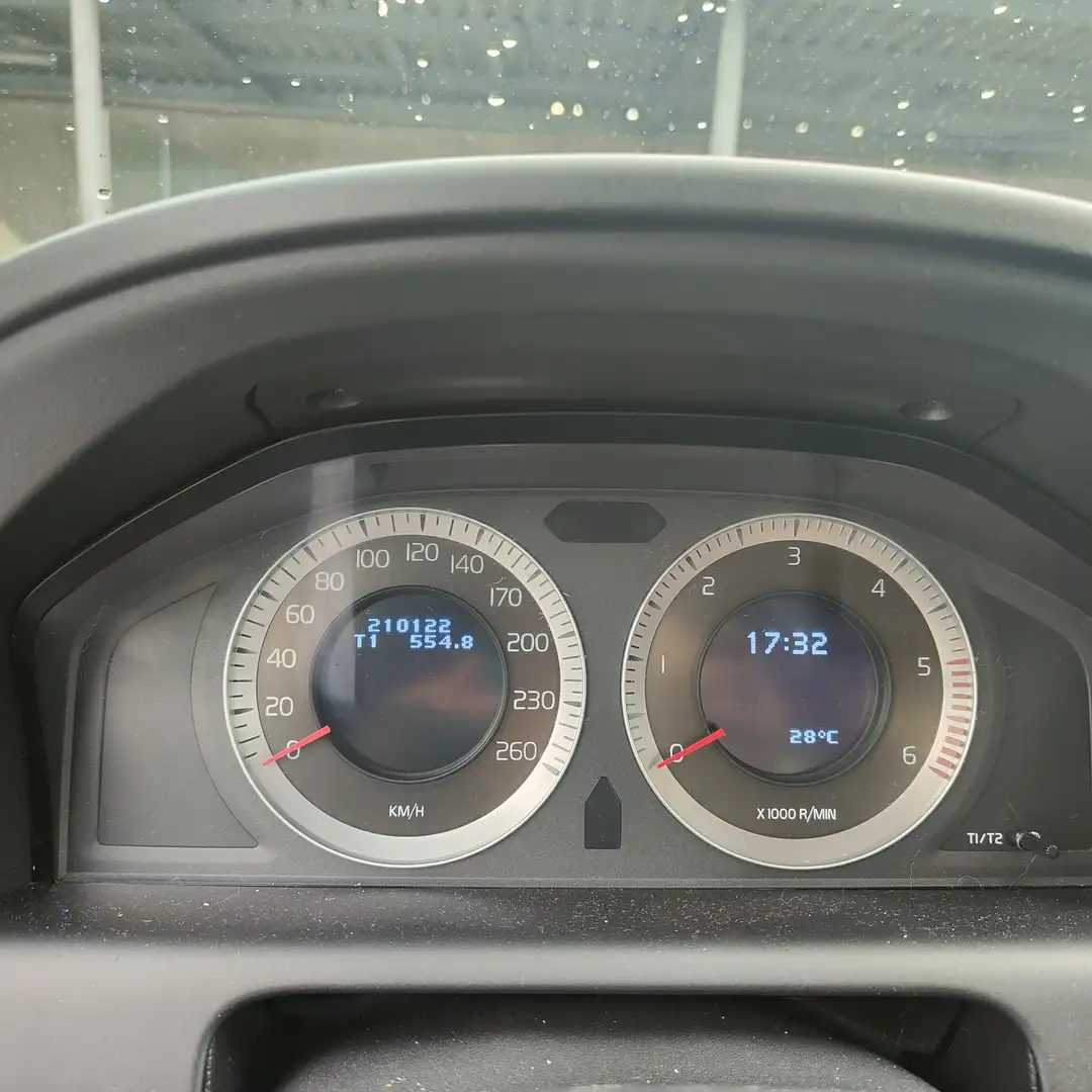 Volvo XC60 D5 AWD Aut. Momentum - 2