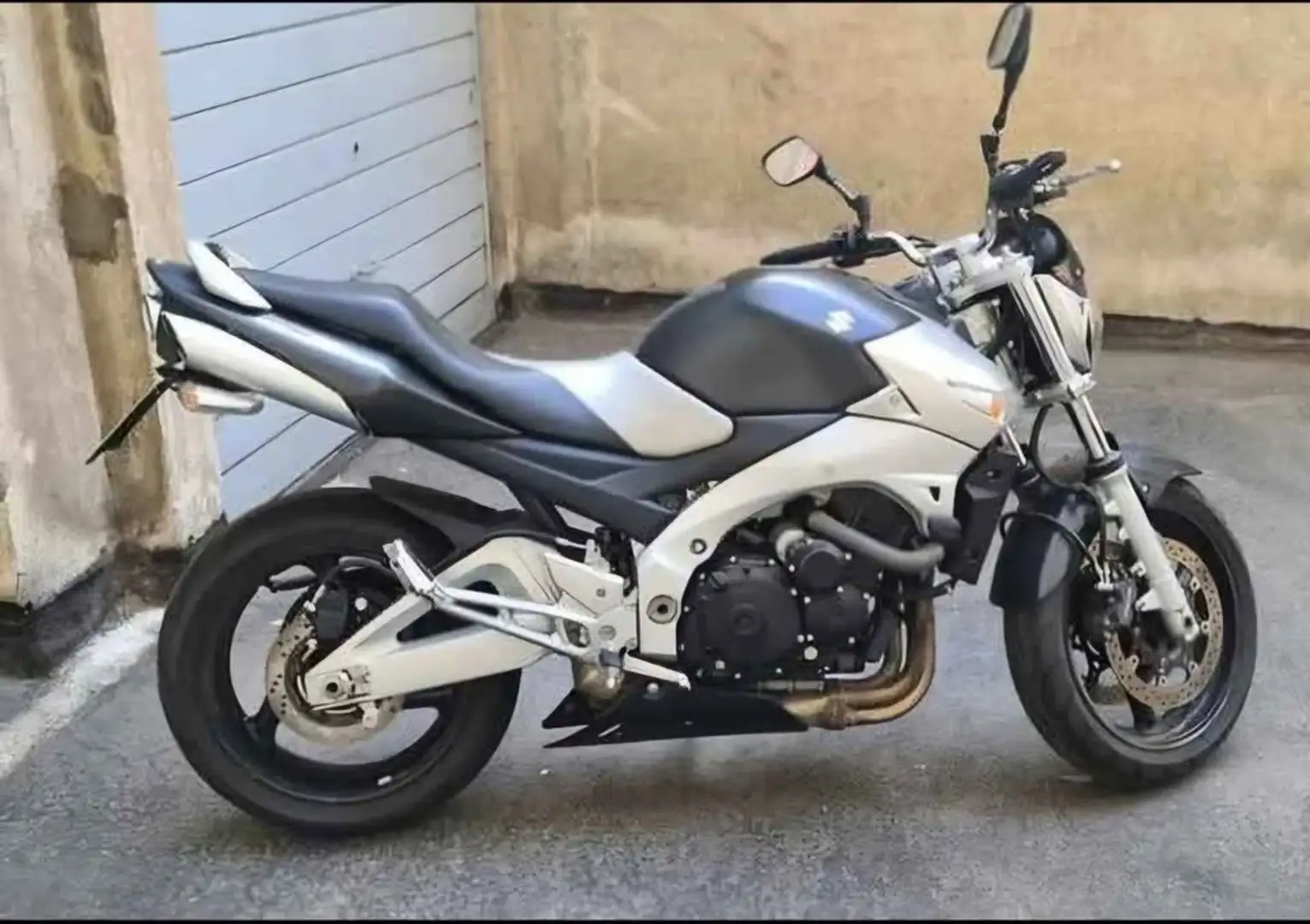 Suzuki GSR 600 Siyah - 1