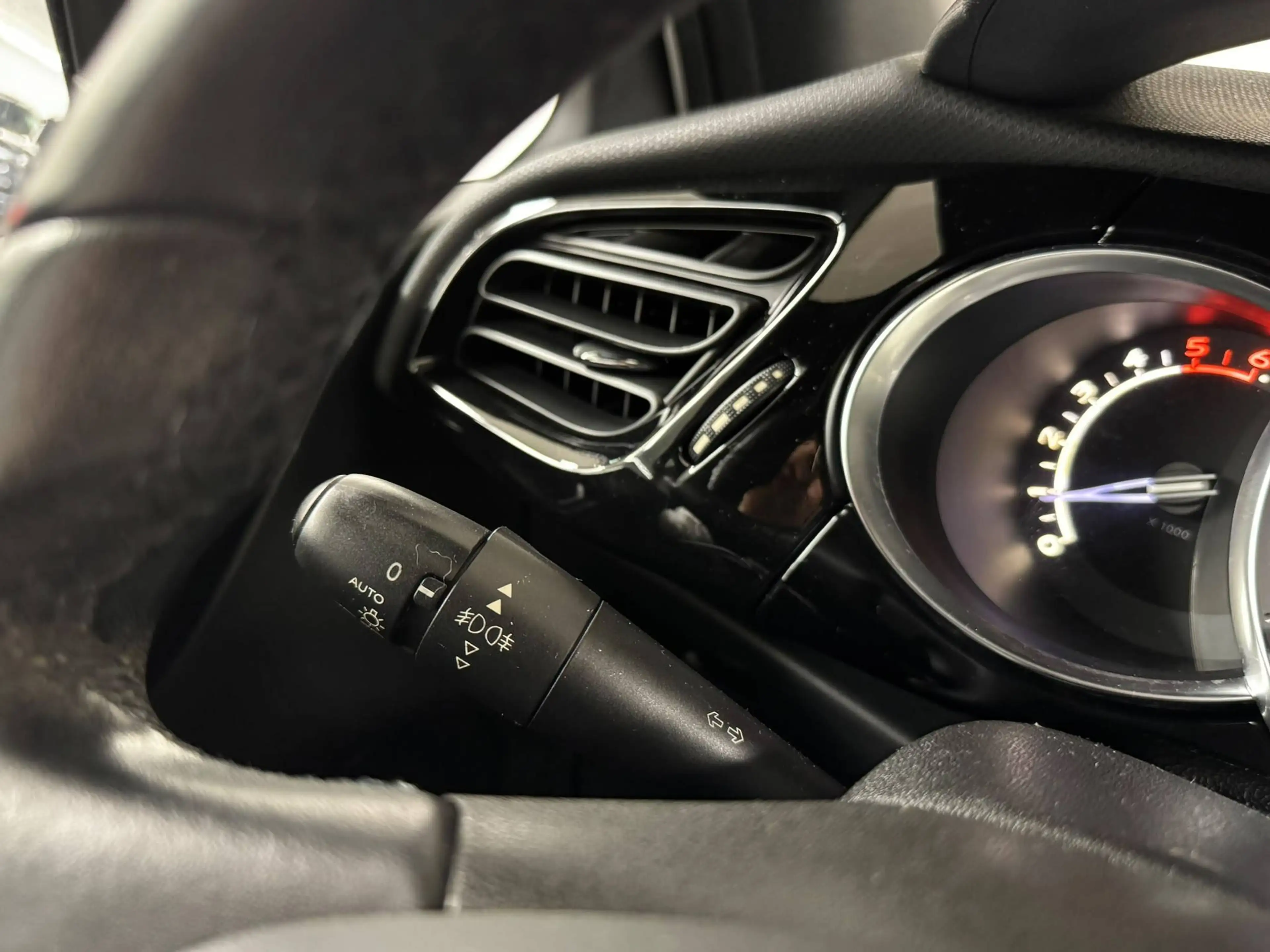 DS Automobiles DS 3 1.6 HDI 92 CV BUSINESS 1ere MAIN CLIM REG JA — photo 10