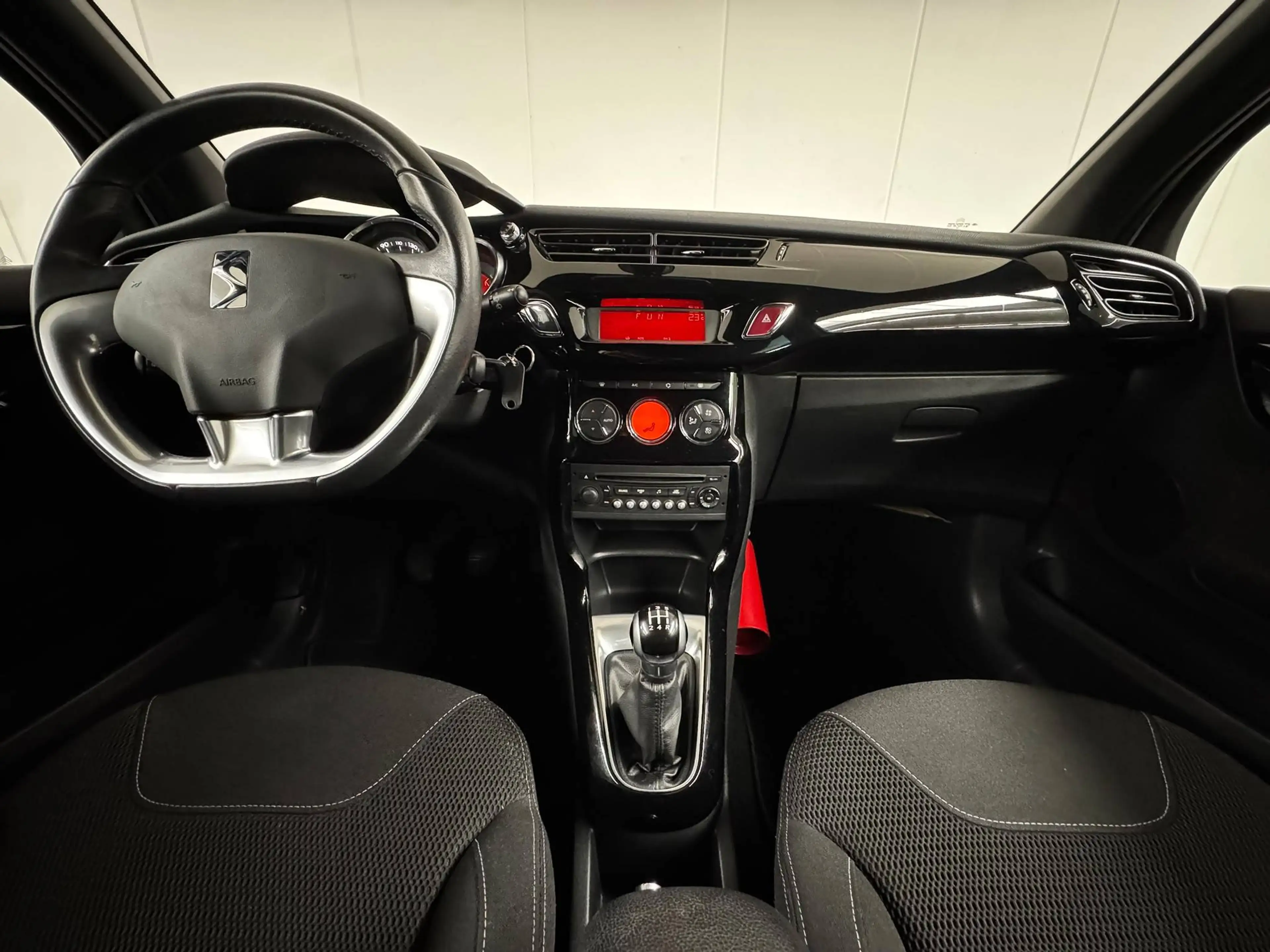DS Automobiles DS 3 1.6 HDI 92 CV BUSINESS 1ere MAIN CLIM REG JA — photo 8