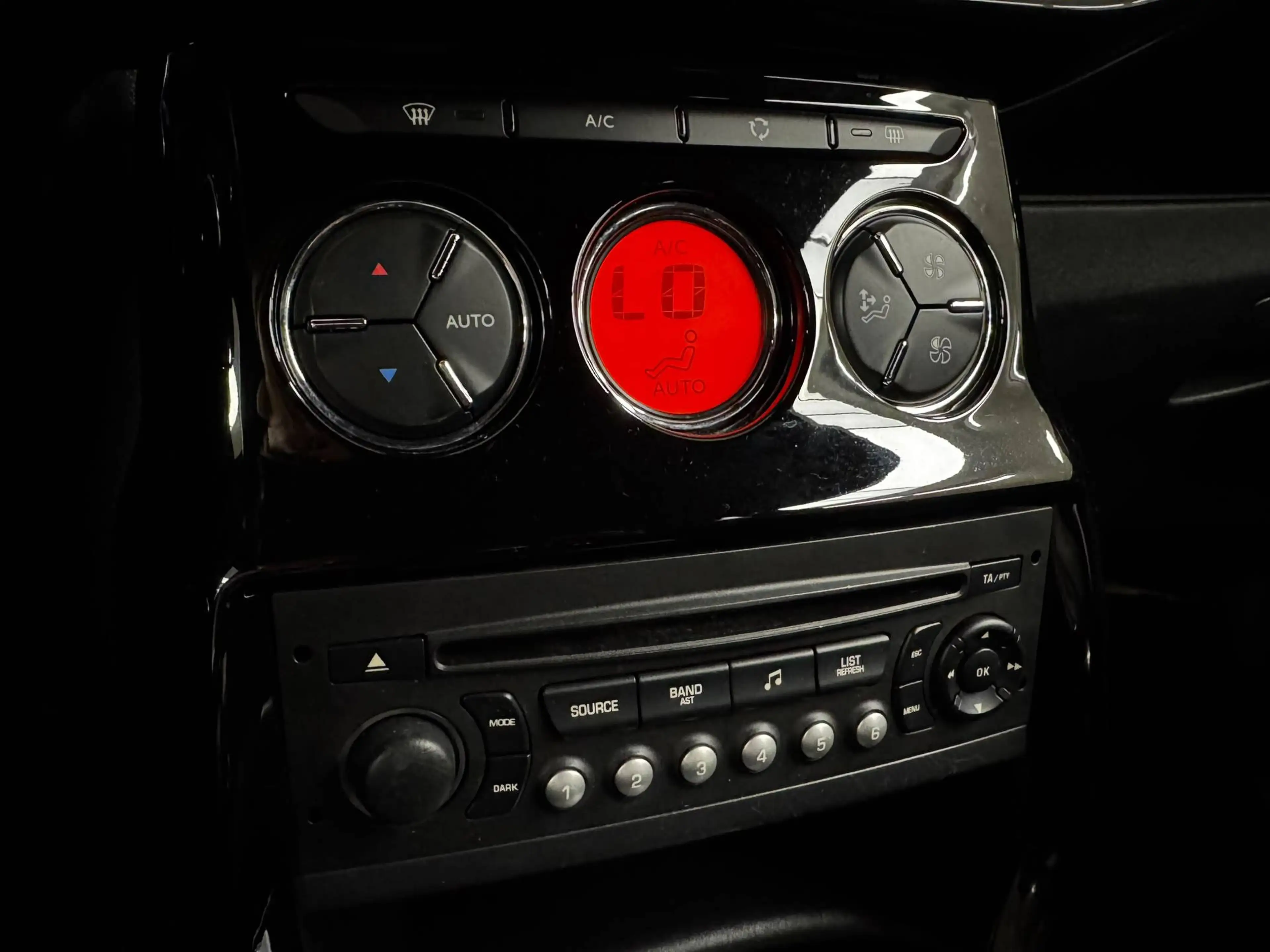 DS Automobiles DS 3 1.6 HDI 92 CV BUSINESS 1ere MAIN CLIM REG JA — photo 15