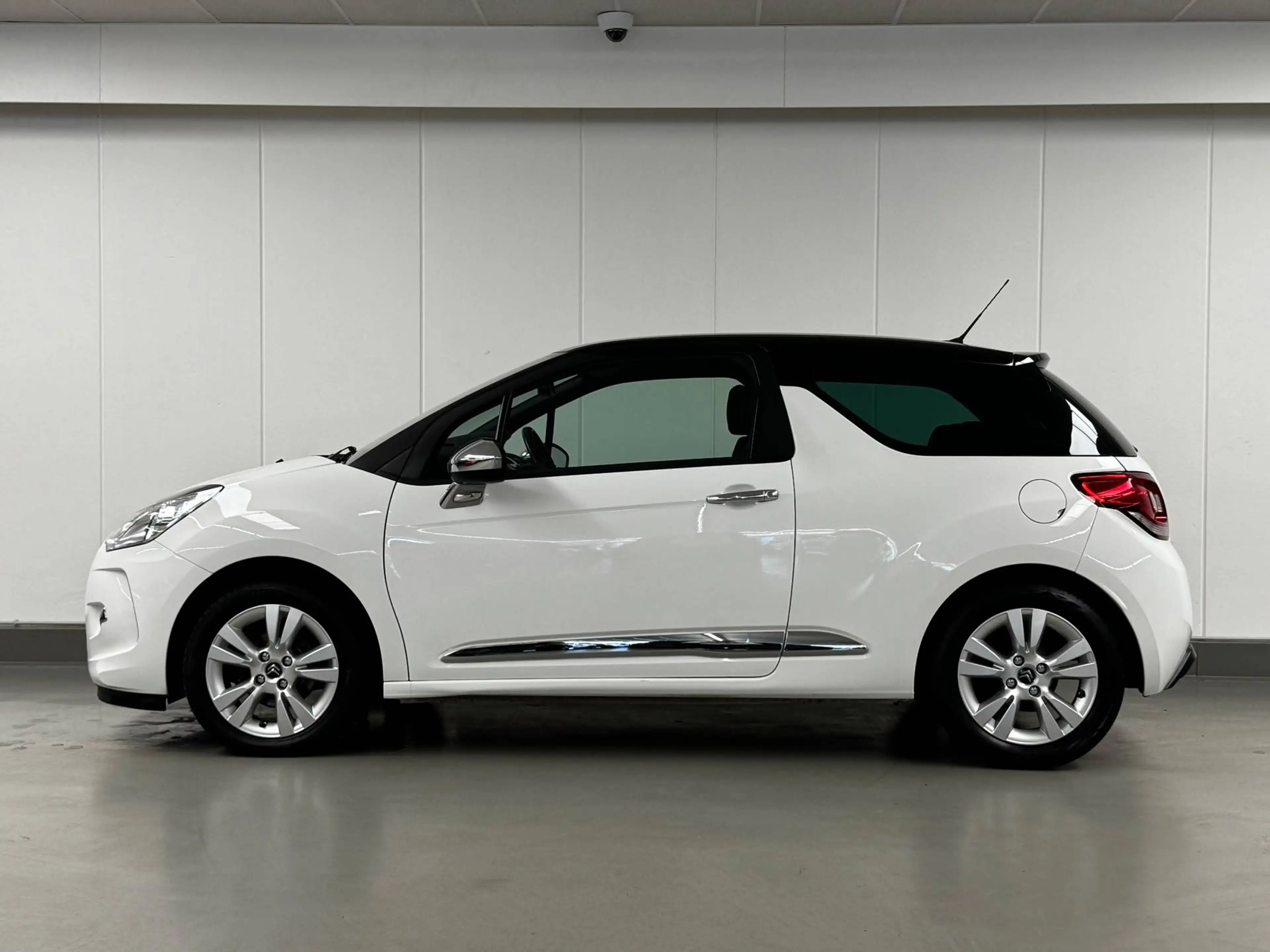DS Automobiles DS 3 1.6 HDI 92 CV BUSINESS 1ere MAIN CLIM REG JA — photo 2