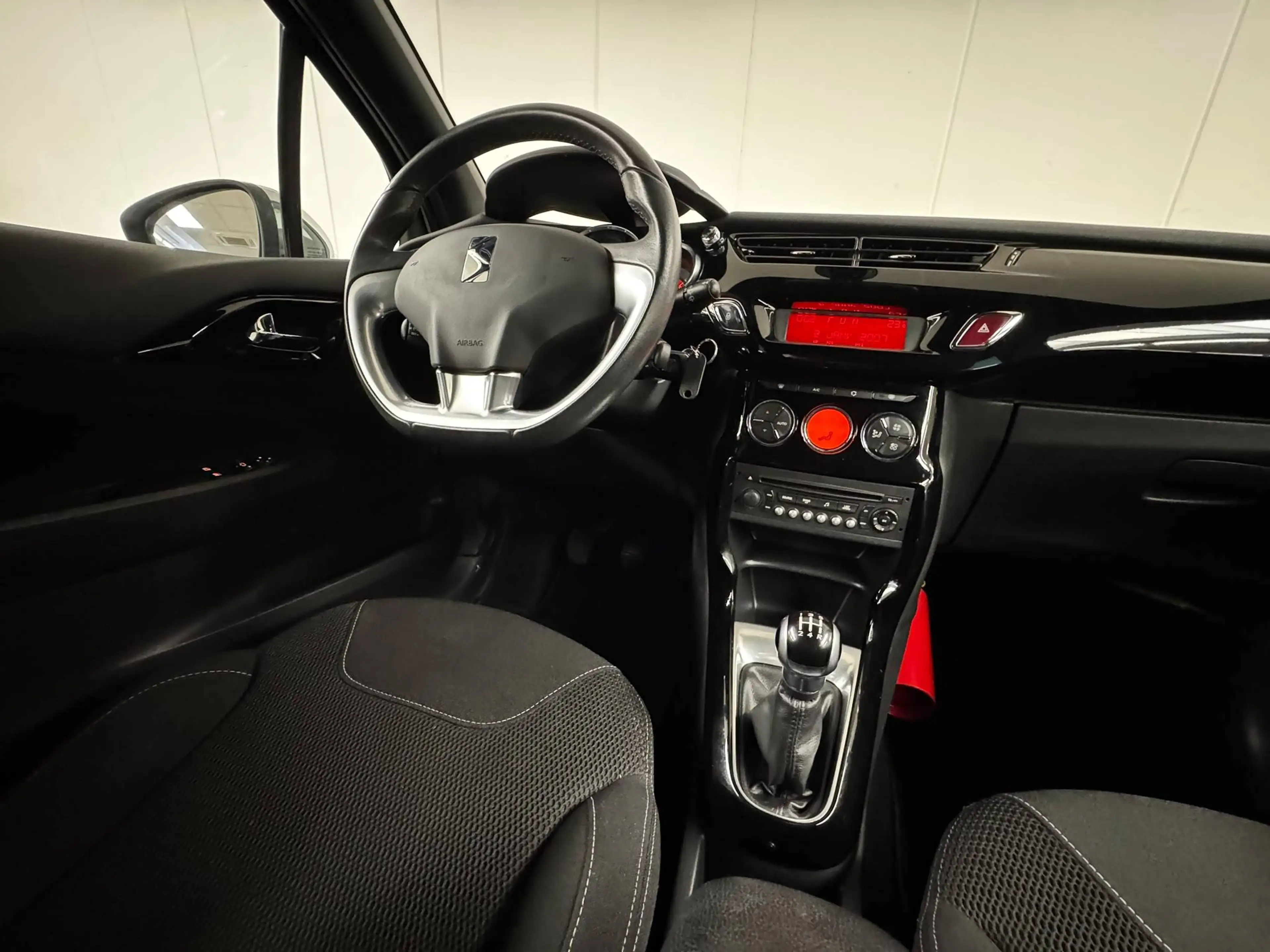 DS Automobiles DS 3 1.6 HDI 92 CV BUSINESS 1ere MAIN CLIM REG JA — photo 9