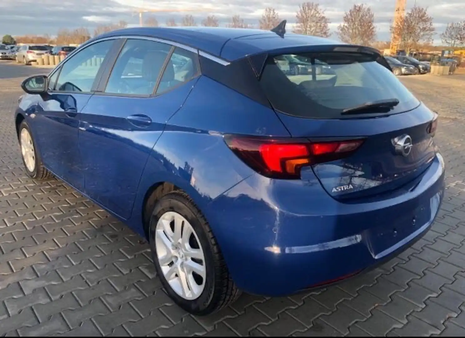 Opel Astra 1.6 D (CDTI) Start/Stop Business Blau - 1