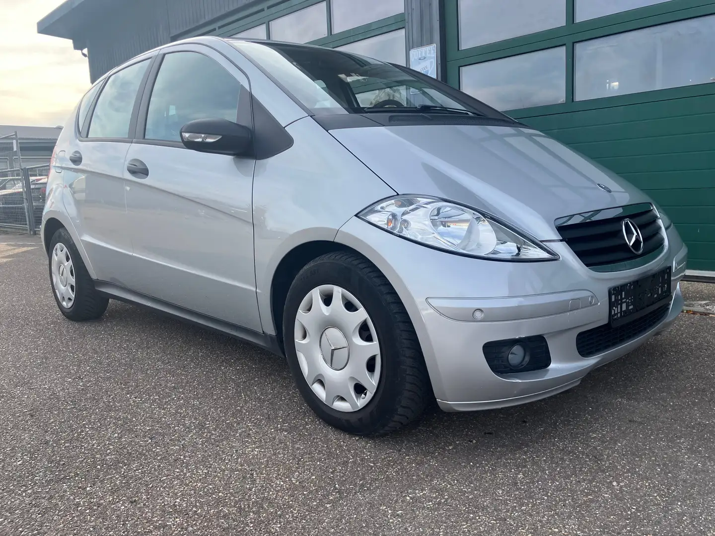 Mercedes-Benz A 180 CDI Automatik Einparkhilfe Scheckheft gepflegt Silber - 1