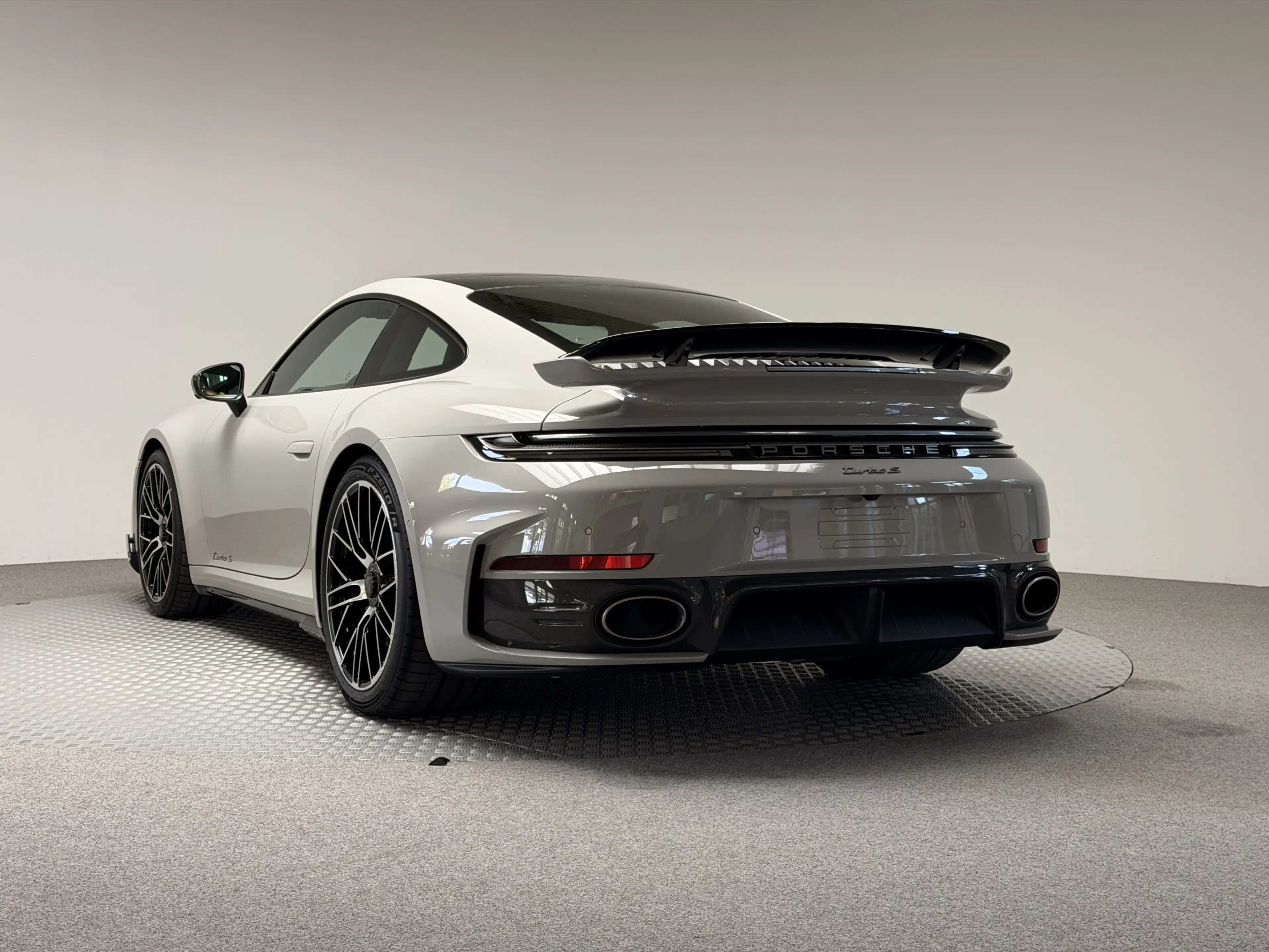 Porsche 911 911 Turbo S FACELIFT ON STOCK! — photo 4