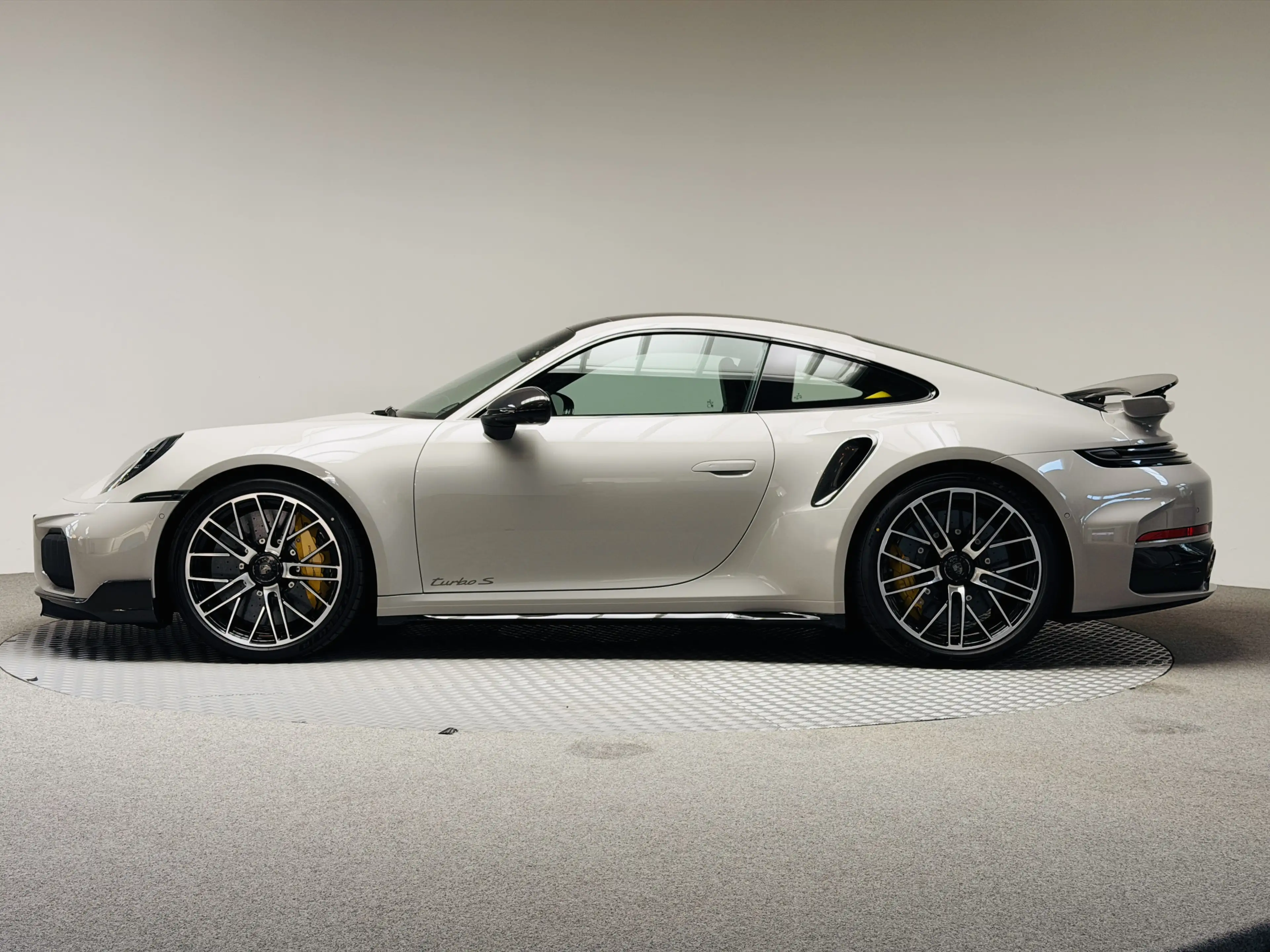 Porsche 911 911 Turbo S FACELIFT ON STOCK! — photo 3