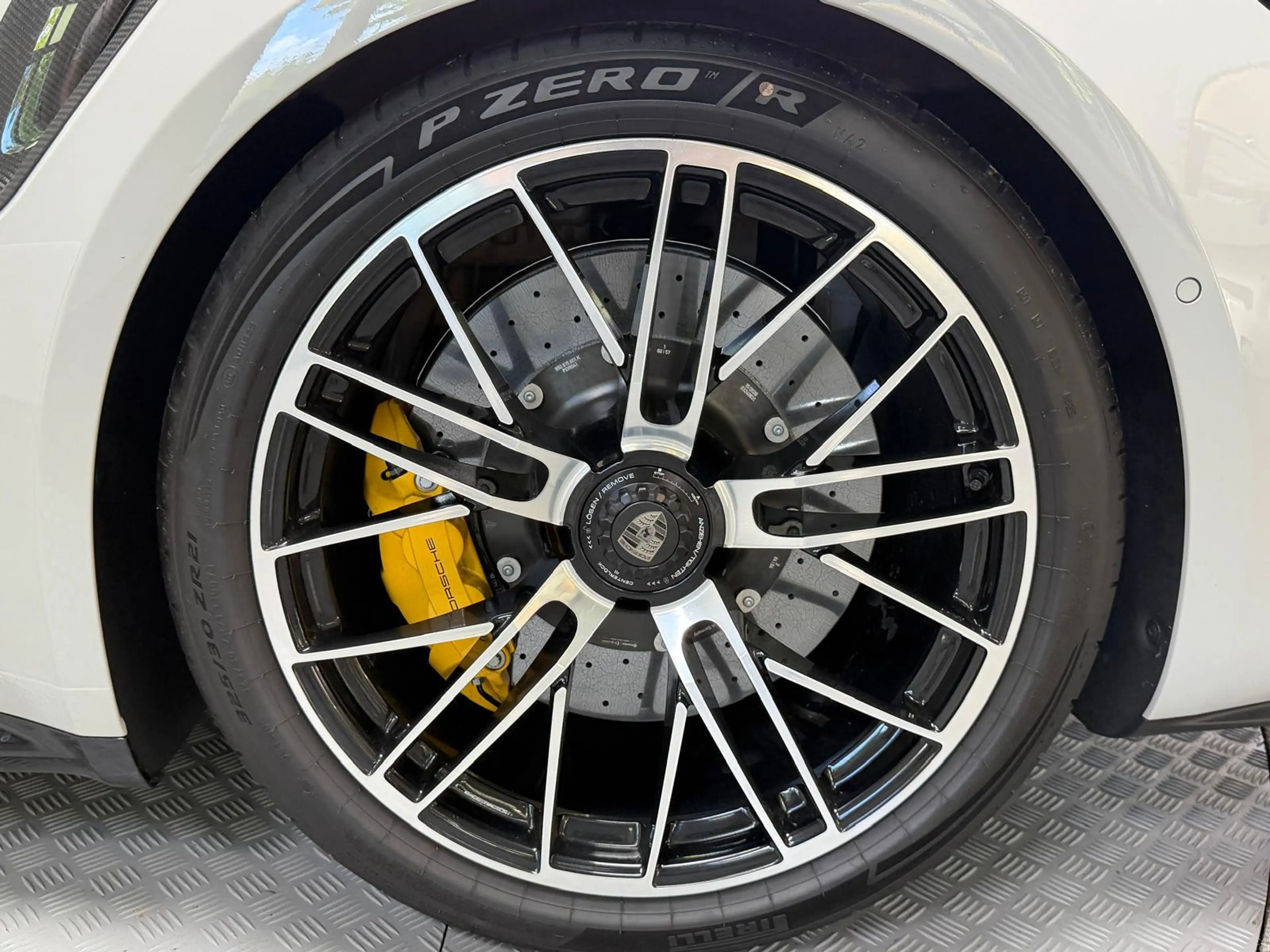 Porsche 911 911 Turbo S FACELIFT ON STOCK! — photo 5