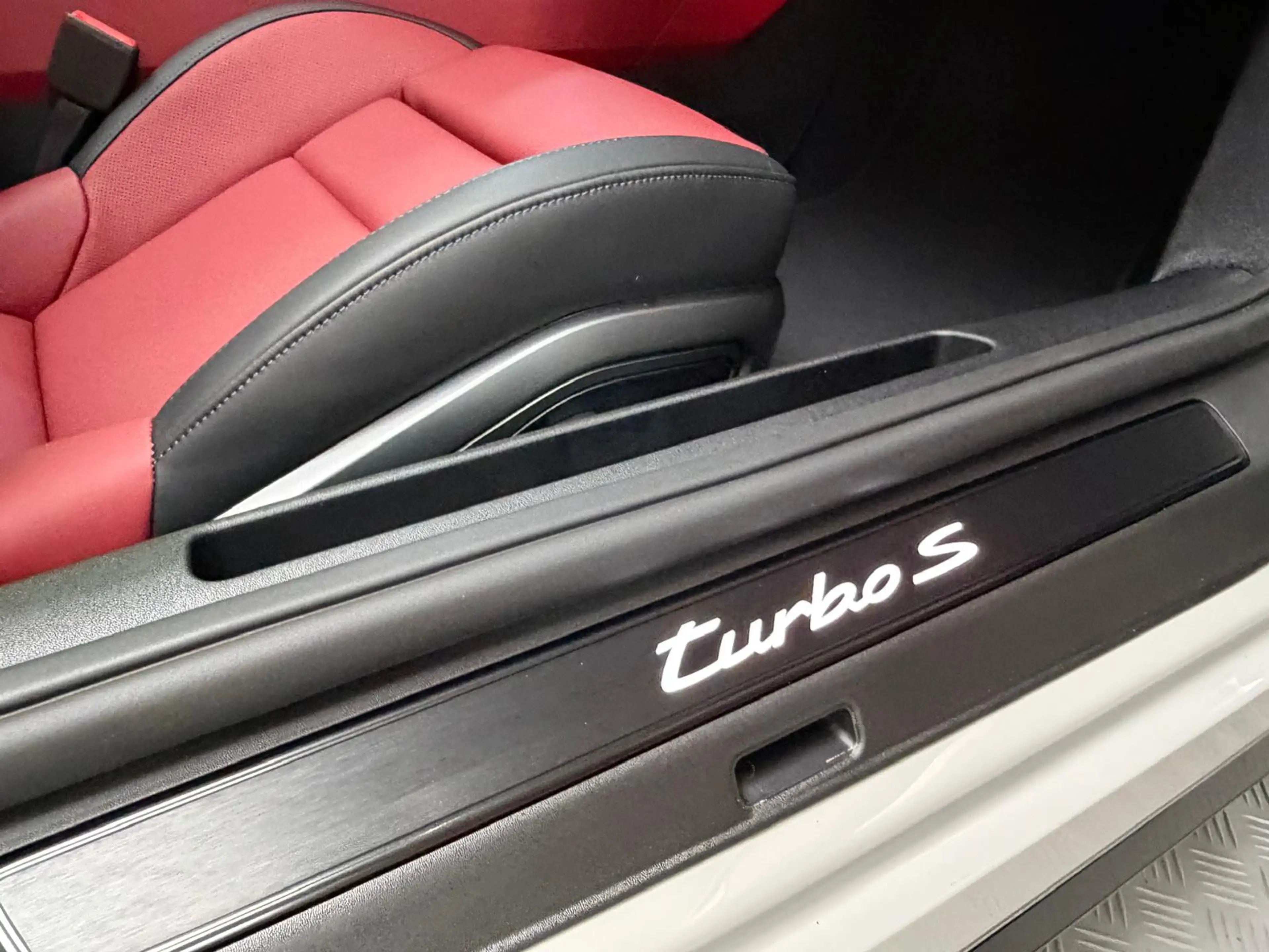 Porsche 911 911 Turbo S FACELIFT ON STOCK! — photo 15