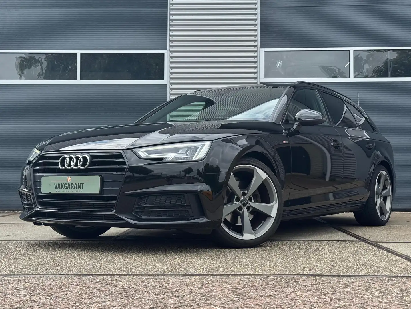Audi A4 Avant 2.0 TFSI MHEV Sport S Line Black Edition |St Zwart - 1