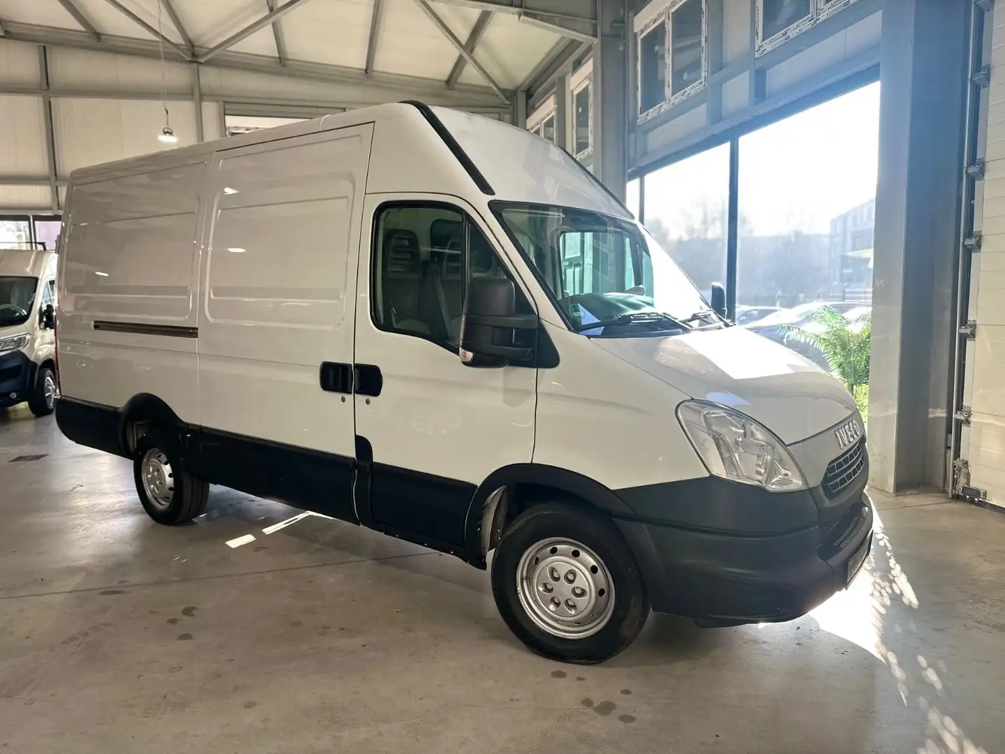 Iveco Daily 2.3L HOCH&LANG*KLIMA*TÜV 05/27*AHK*EURO5 Blanc - 1