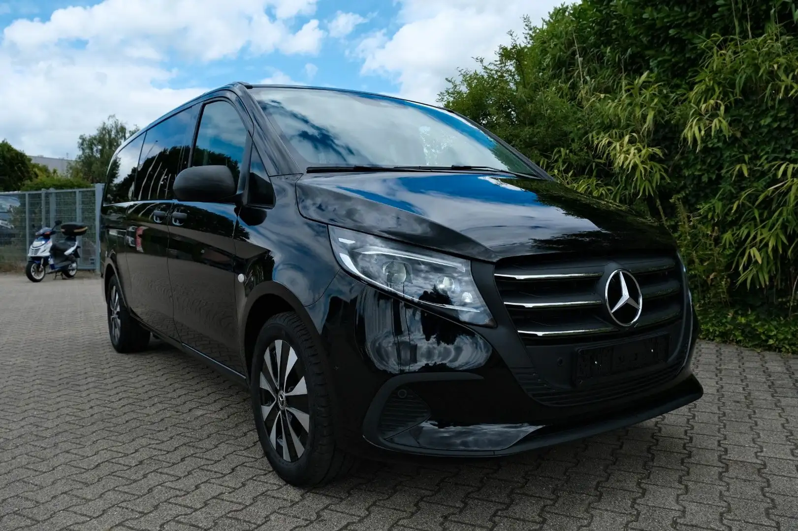 Mercedes-Benz Vito Tourer 114 CDI 9Pl extralang Leder LED MBUX Black - 2