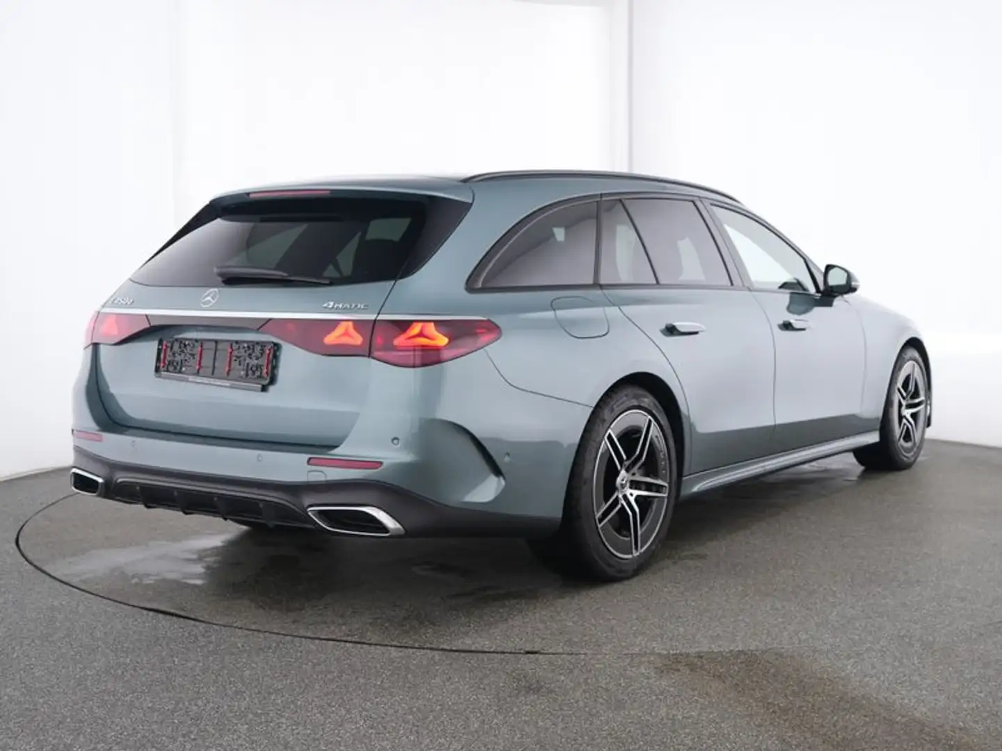 Mercedes-Benz E 450 d 4M T AMG PANO/AHK/DIGI/MEM/360/SZK/DIST Silber - 2