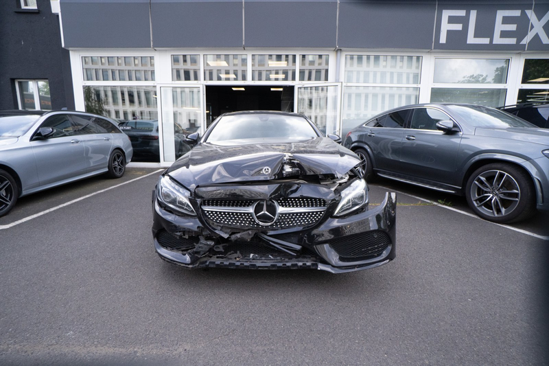 Mercedes-Benz C 250 AMG Line Pano — photo 2