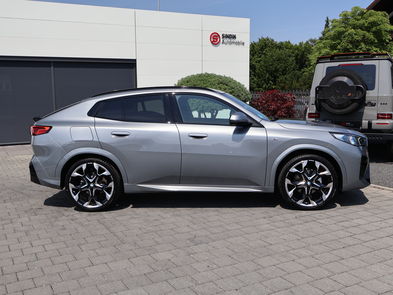 BMW X2 20d xDrive M Sport Pano-AHK-Kamera-HeadUp-ACC — photo 11