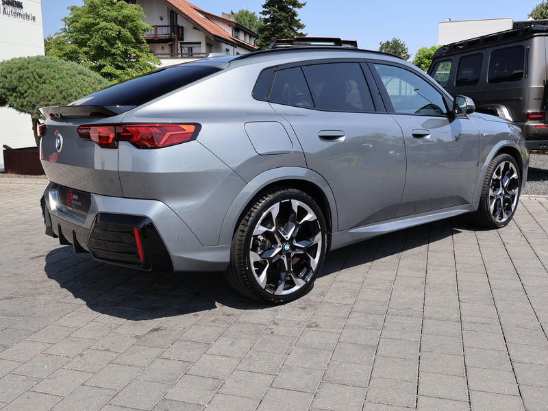 BMW X2 20d xDrive M Sport Pano-AHK-Kamera-HeadUp-ACC — photo 10