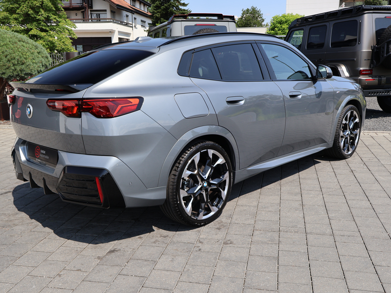 BMW X2 20d xDrive M Sport Pano-AHK-Kamera-HeadUp-ACC — photo 9
