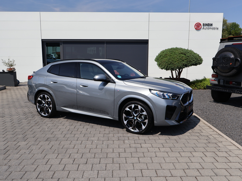 BMW X2 20d xDrive M Sport Pano-AHK-Kamera-HeadUp-ACC — photo 2