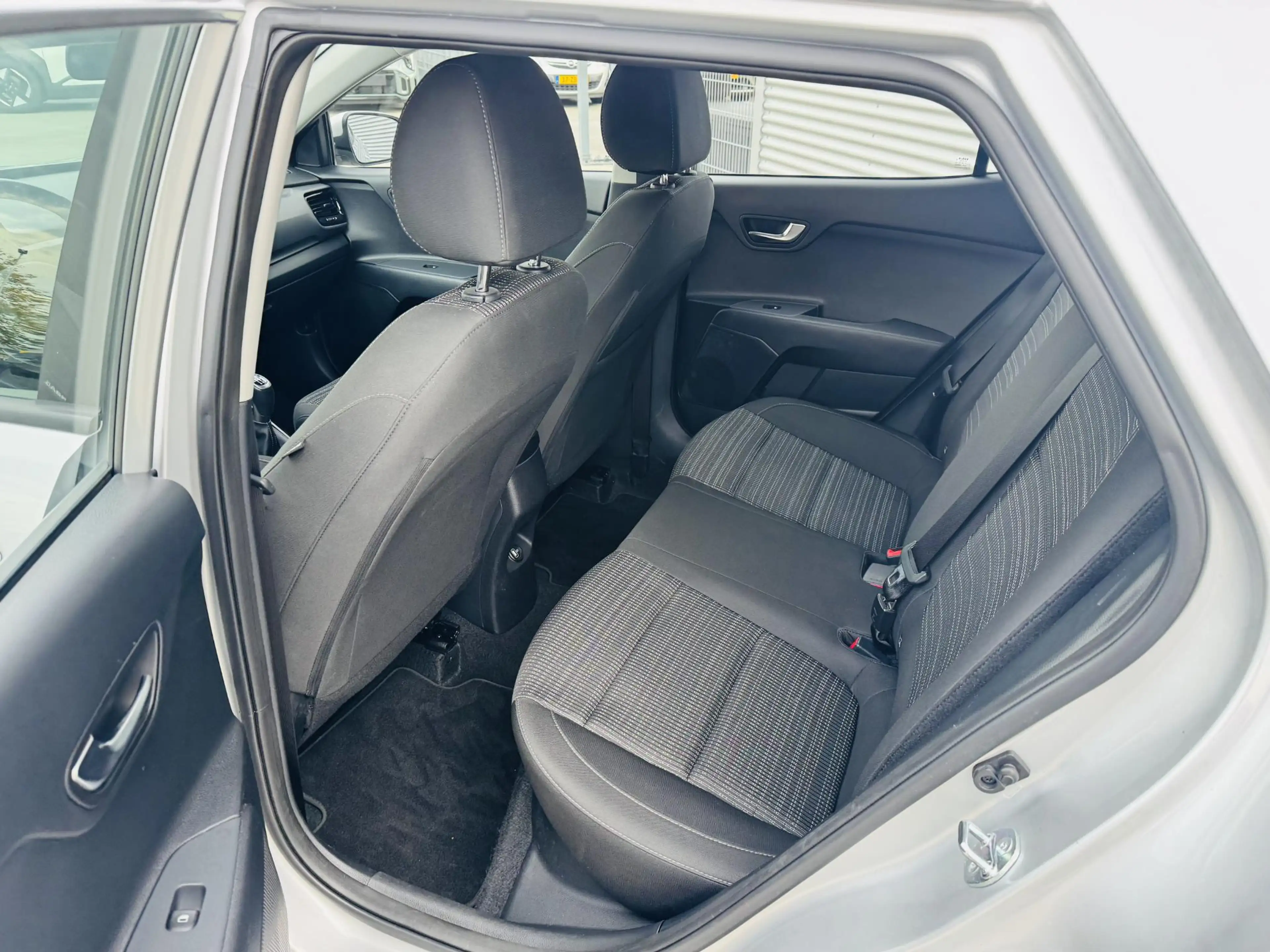 Kia Stonic 1.0 T-GDi MHEV DynamicLine Clima | Cruise | Navi | — photo 6
